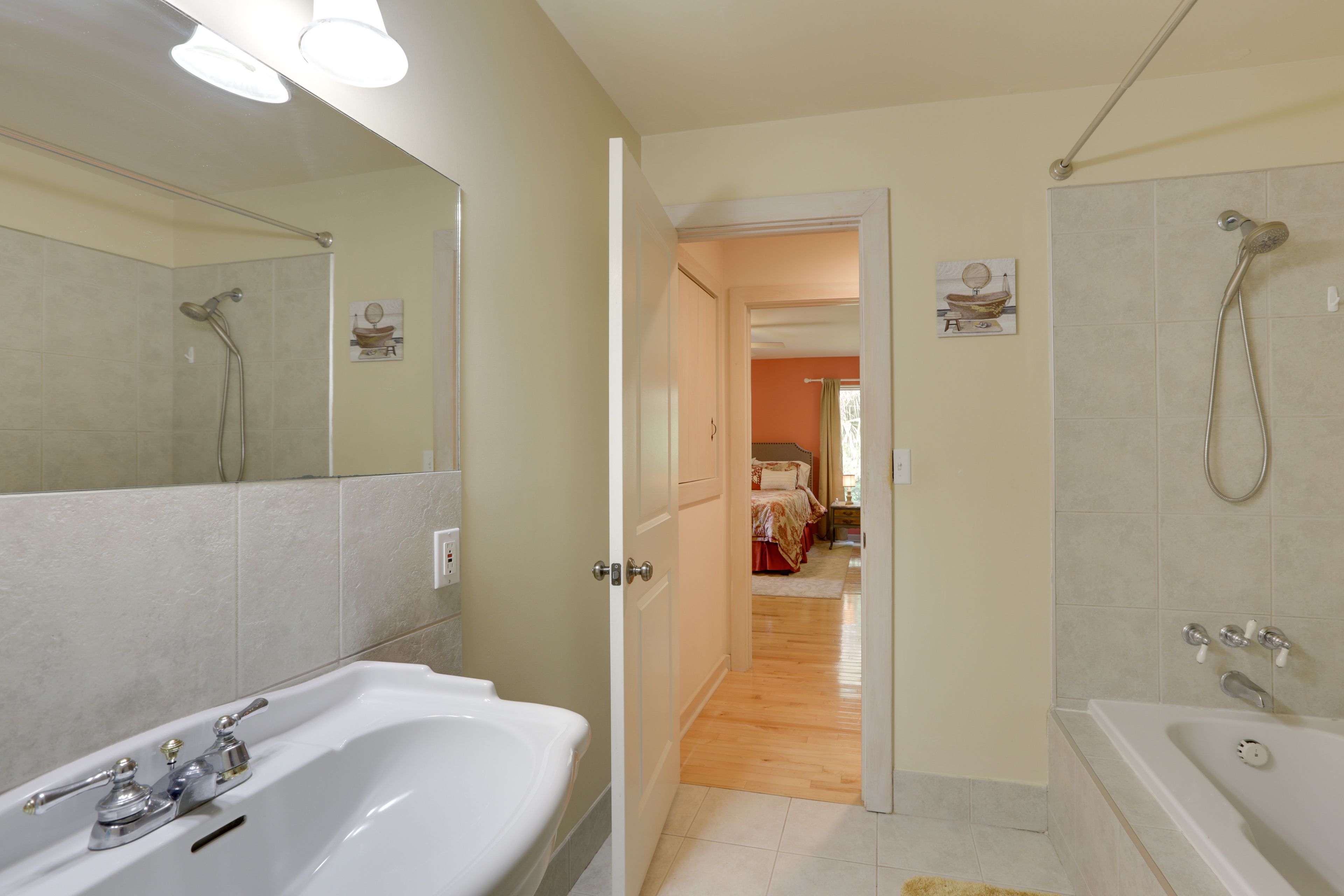 Full Bathroom