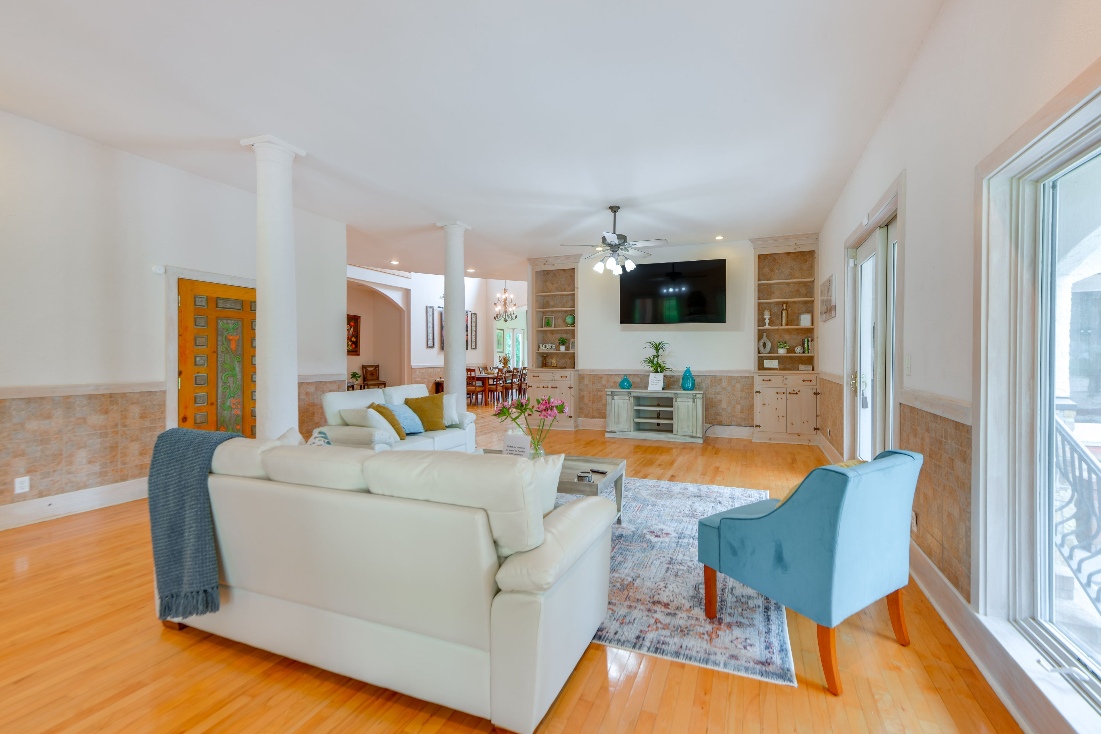 Living Room | Free WiFi | Central A/C