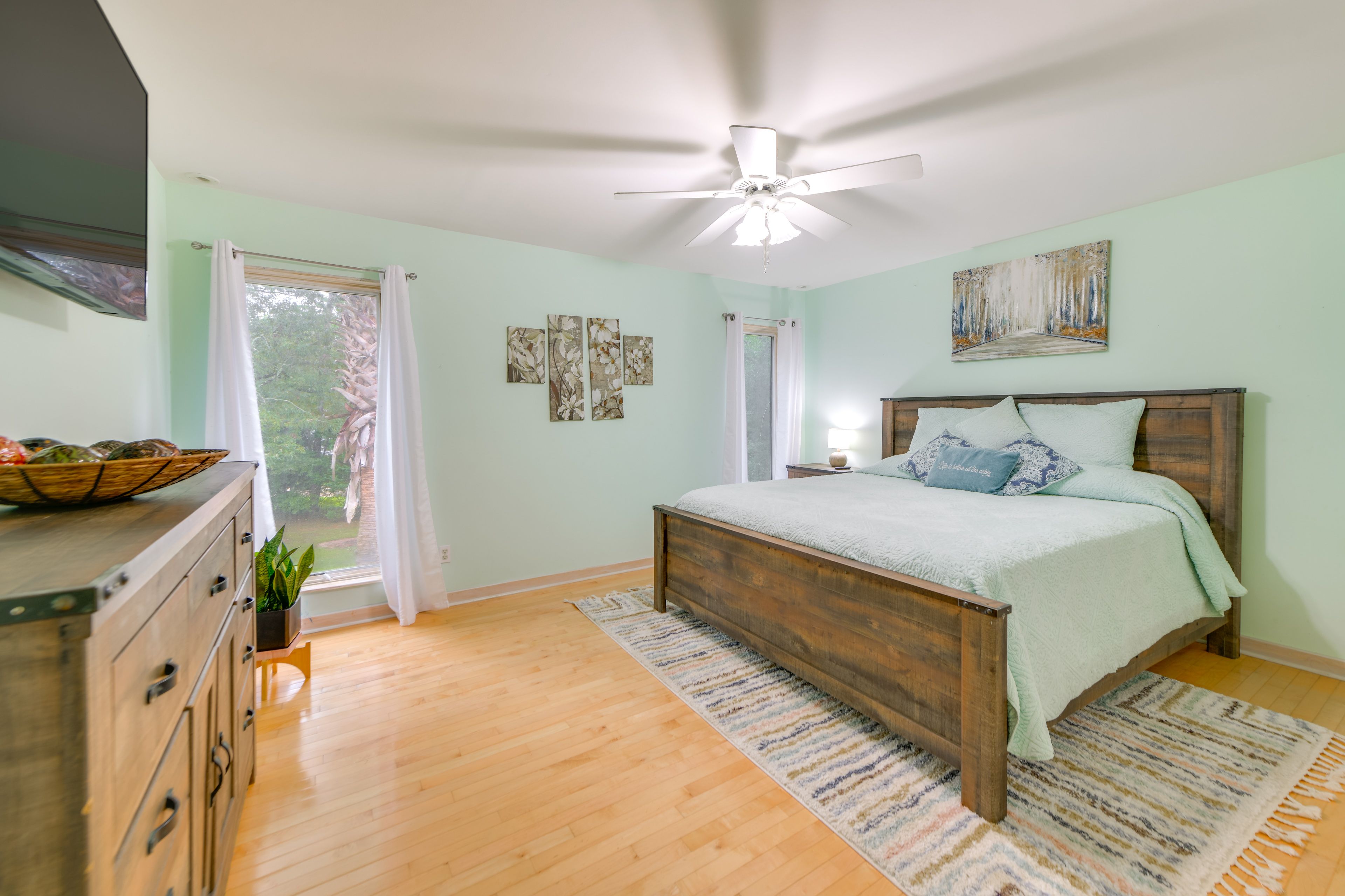 Bedroom 8 | Queen Bed
