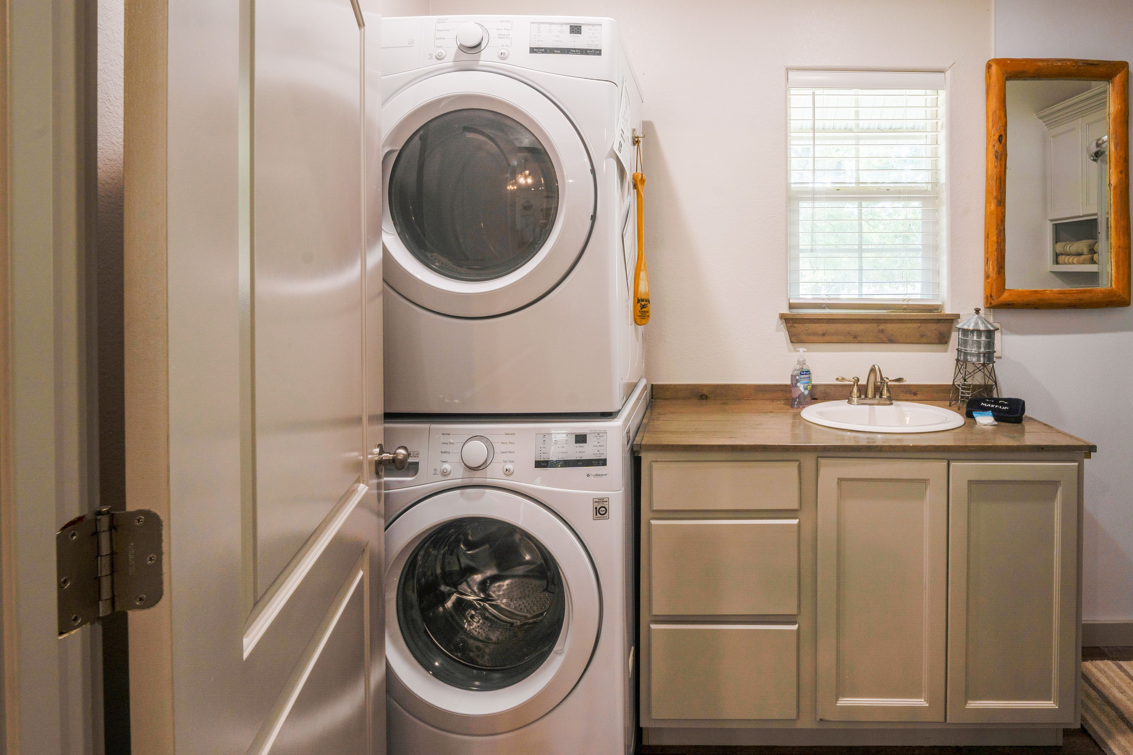 Full Bathroom (Bunkhouse) | Washer & Dryer