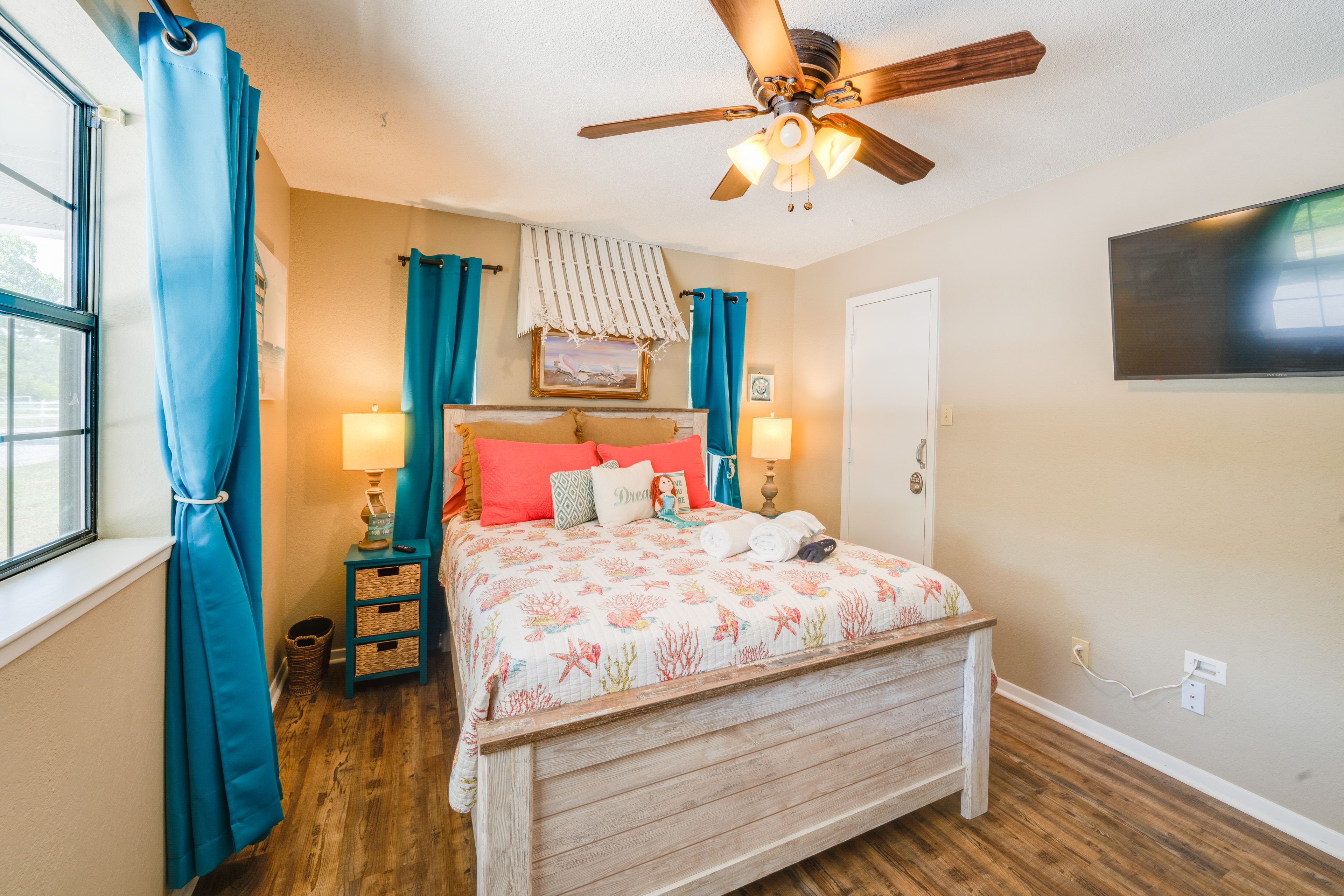 Bedroom 2 | Queen Bed | Smart TV