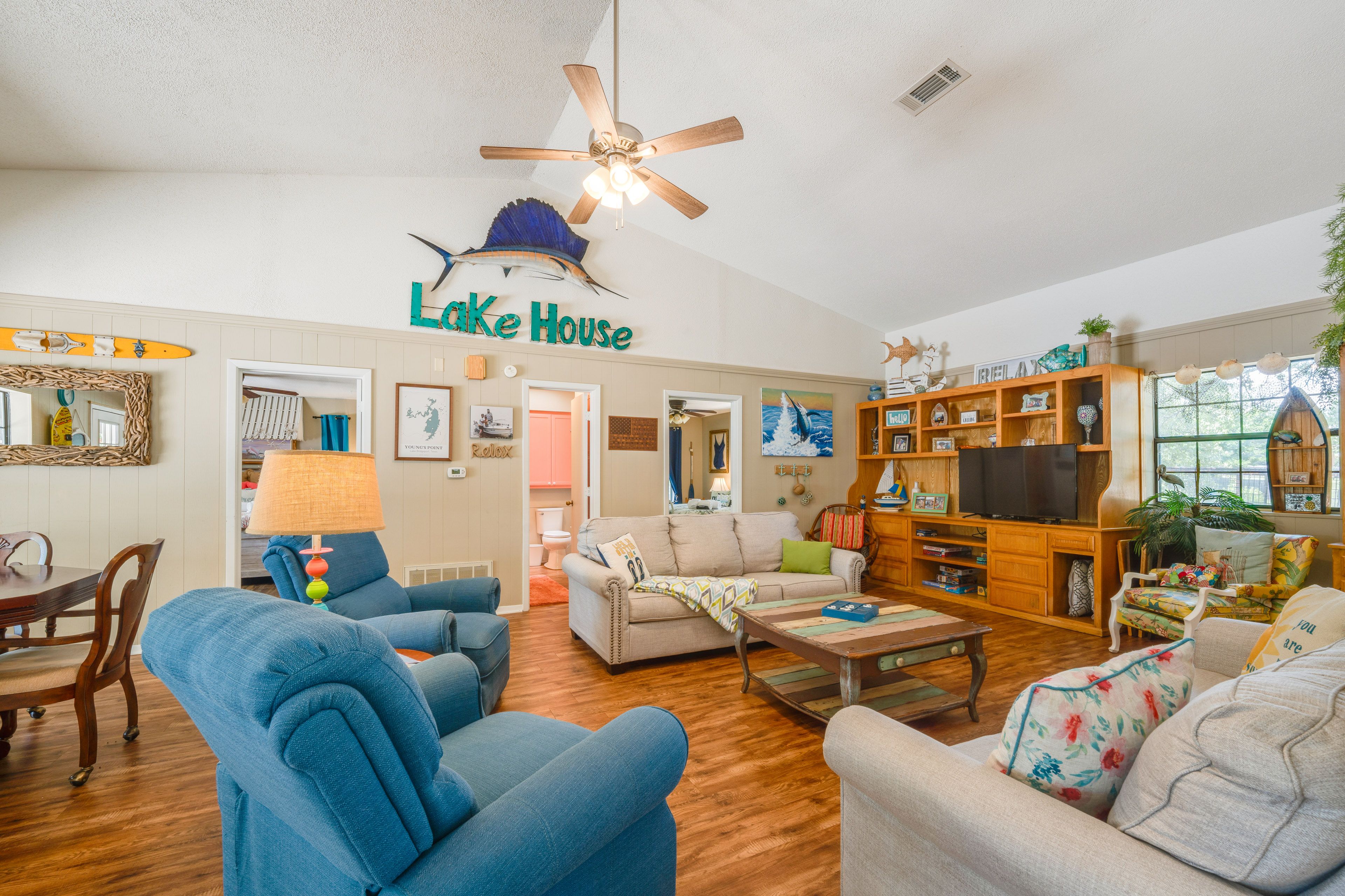 Living Room | Free WiFi | Central A/C | Smart TV