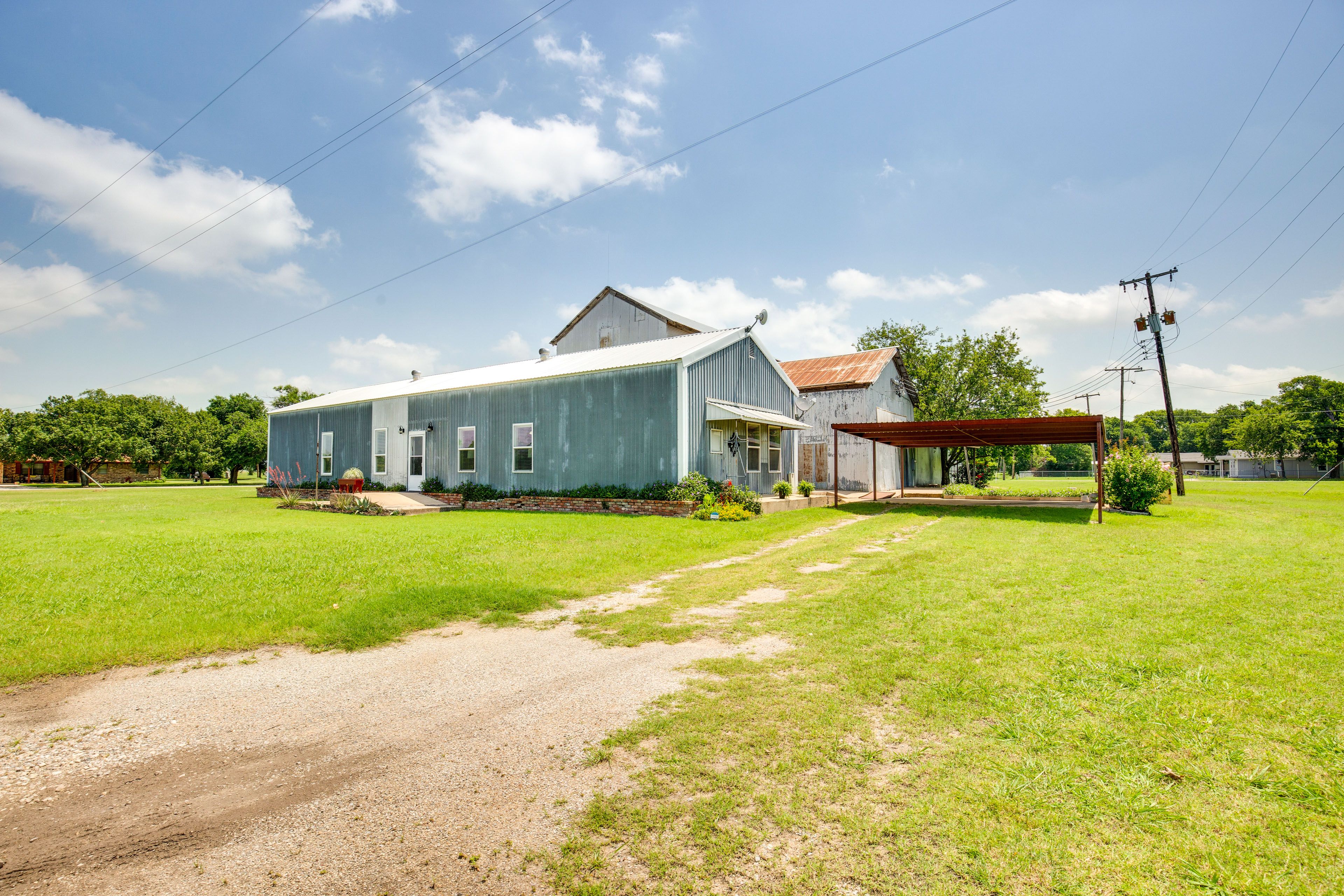 Parking | Carport (2 Vehicles) | Driveway (2 Vehicles)