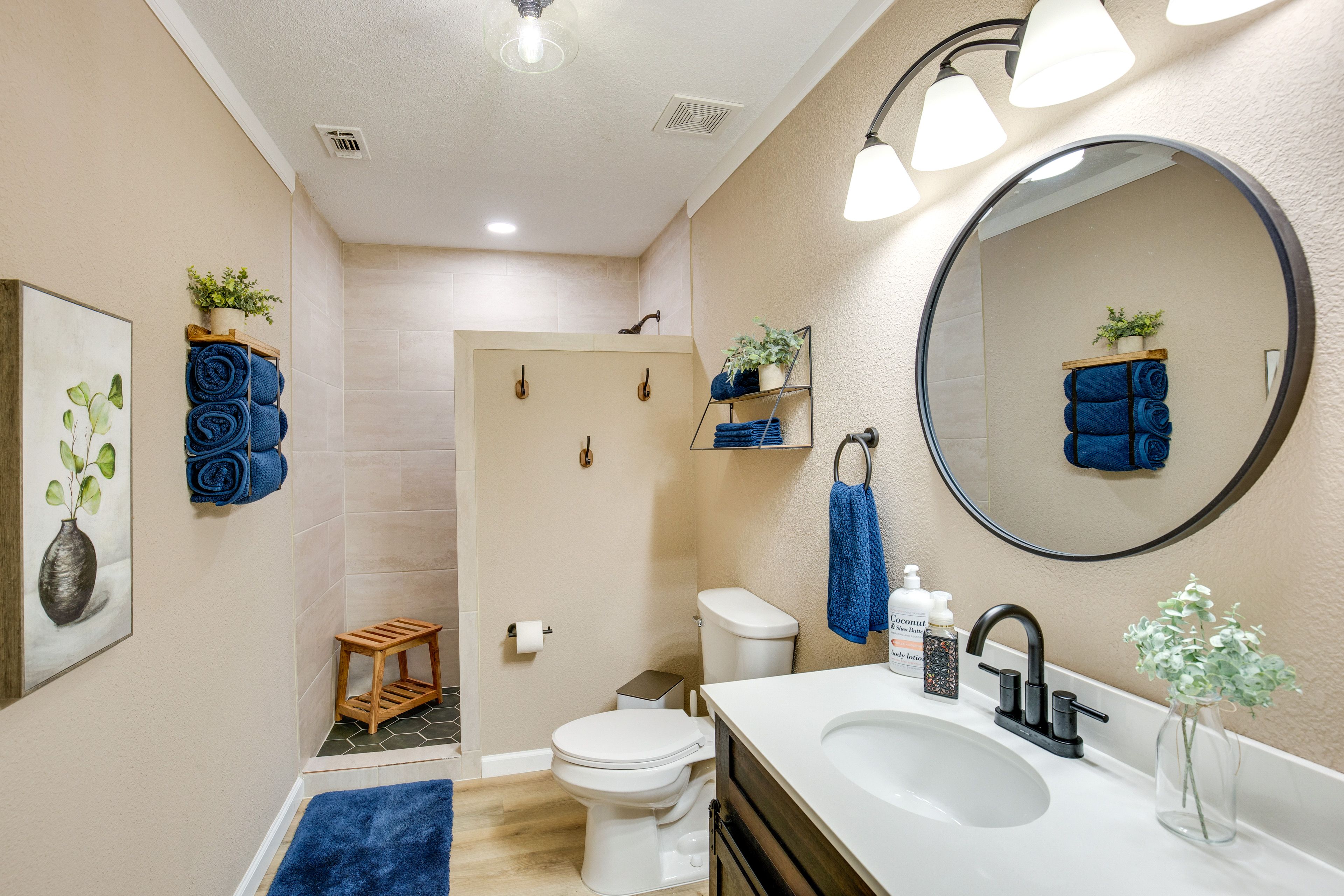 Full Bathroom | Walk-In Shower | Hair Dryer