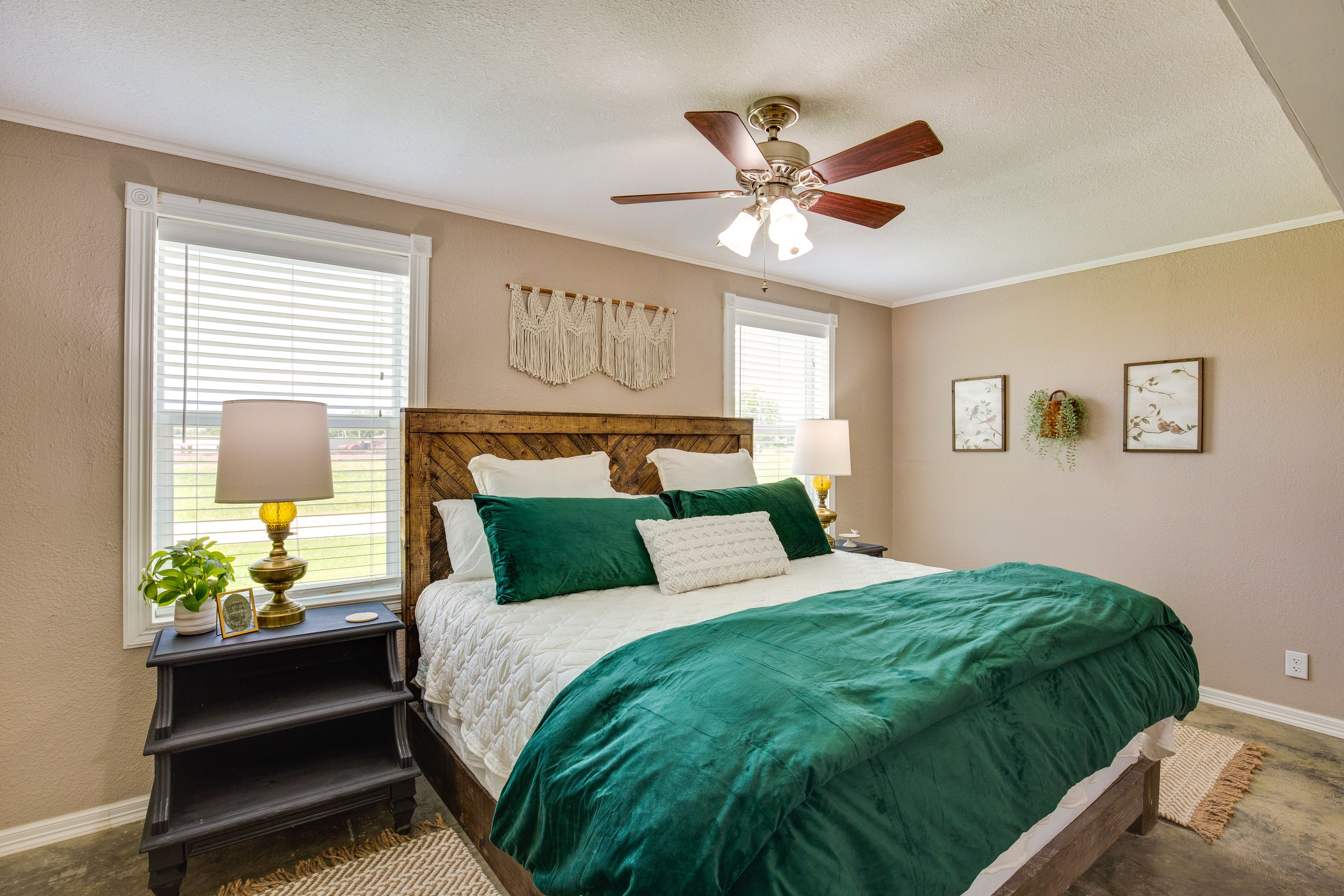Bedroom 1 | King Bed | Linens Provided | En-Suite Bathroom