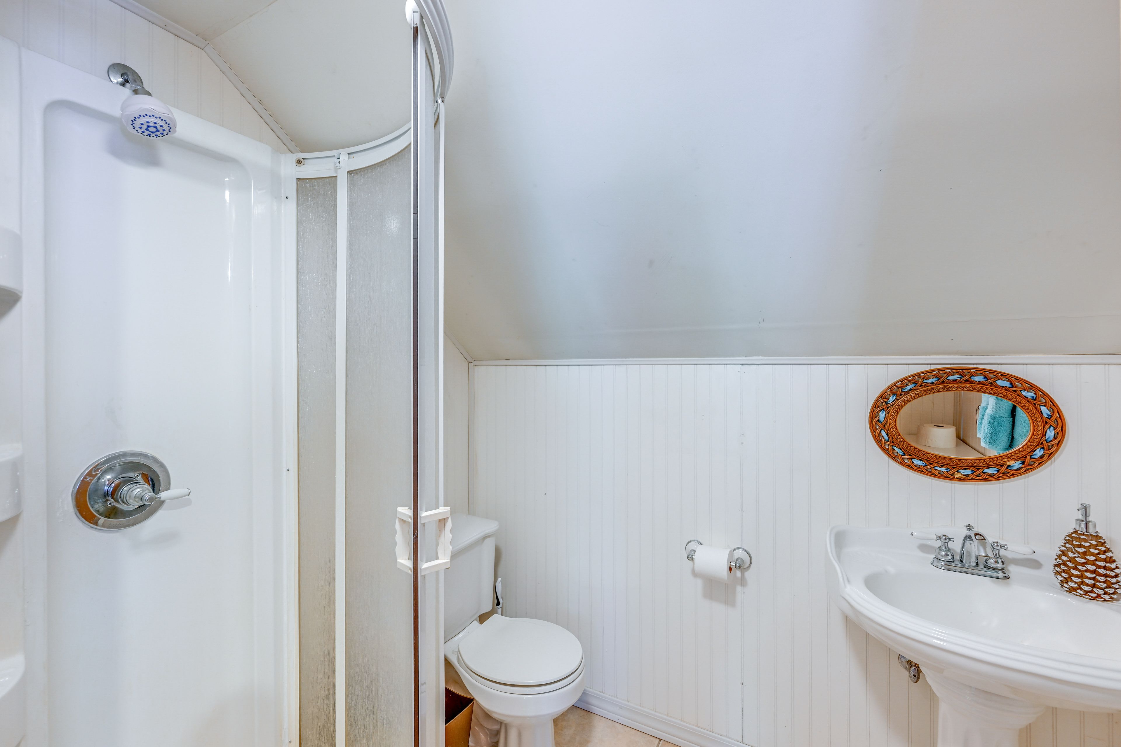 Full Bathroom | 2nd Floor | Walk-In Shower | Towels Provided | Hair Dryer