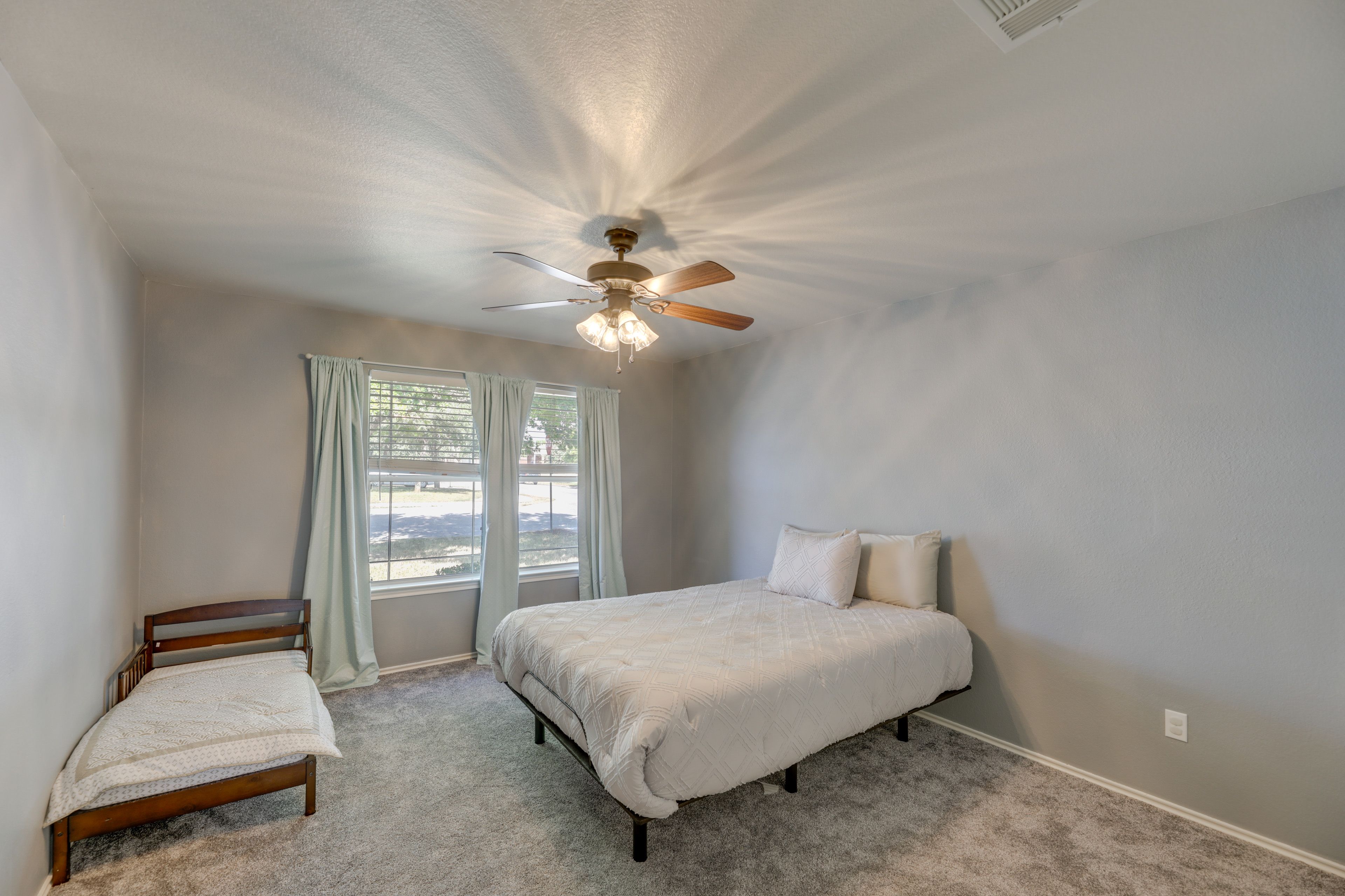 Bedroom 3 | King Bed | Toddler Bed