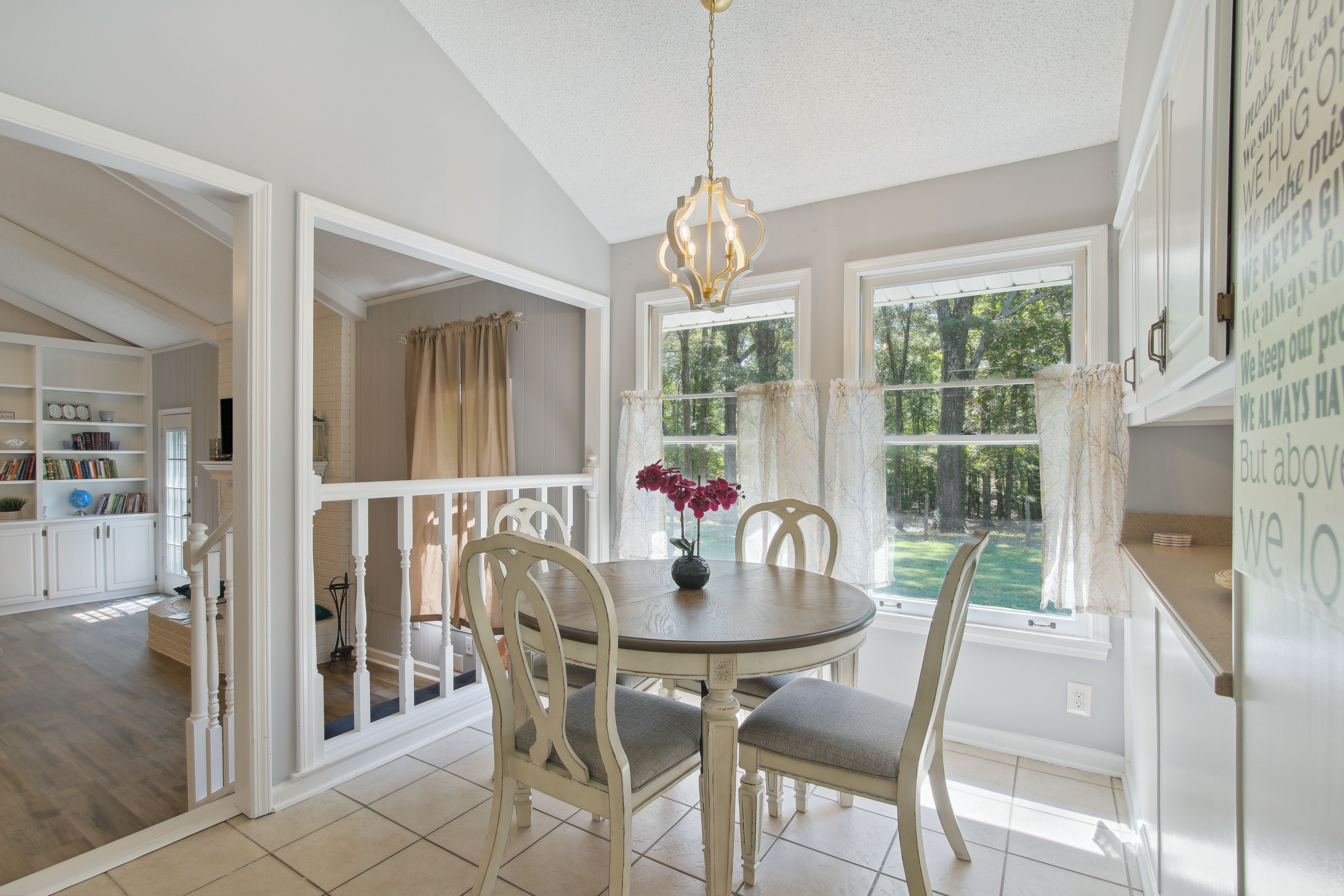 Dining Area | Dishware & Flatware Provided