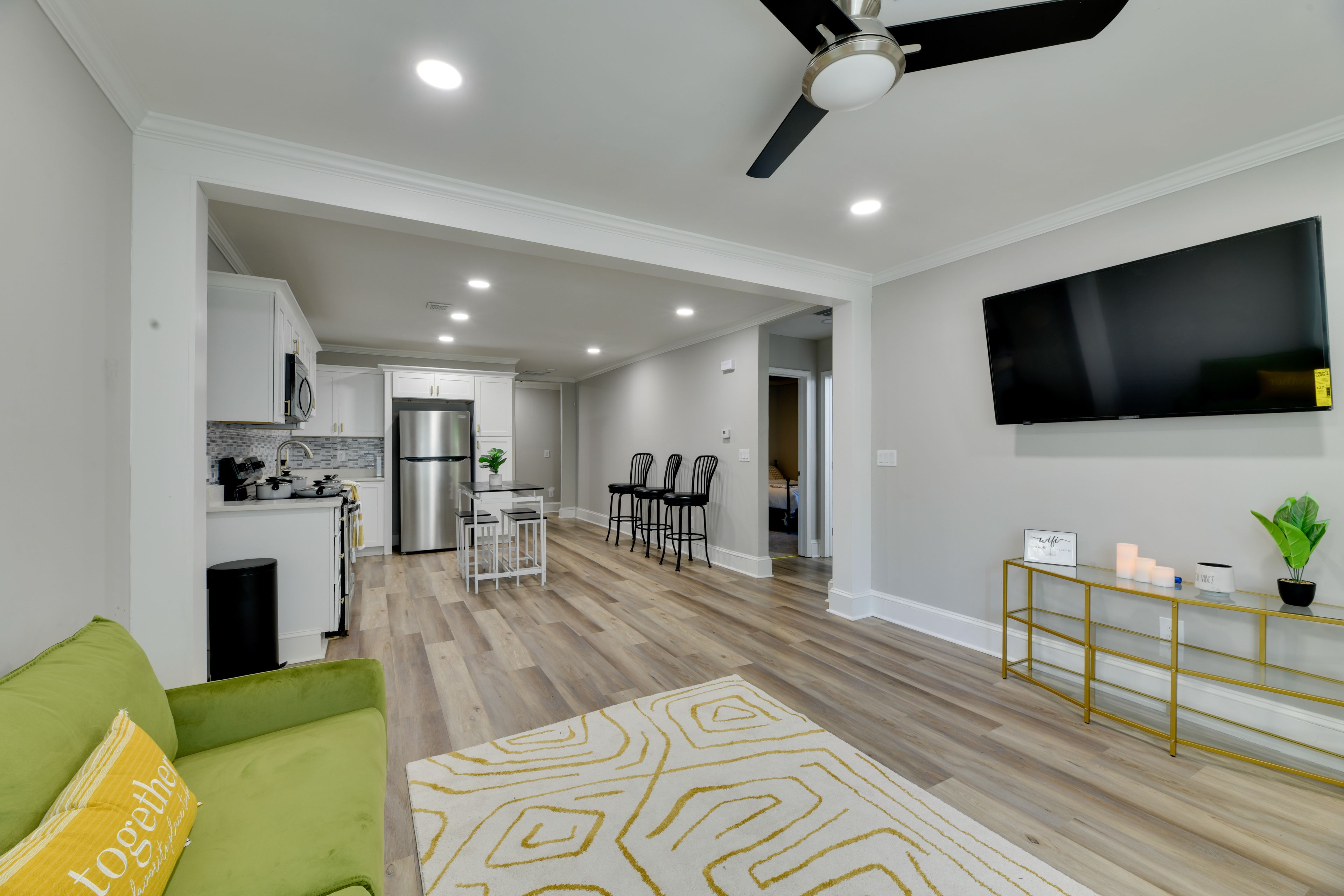 Living Room | Central A/C | Free WiFi | Smart TV
