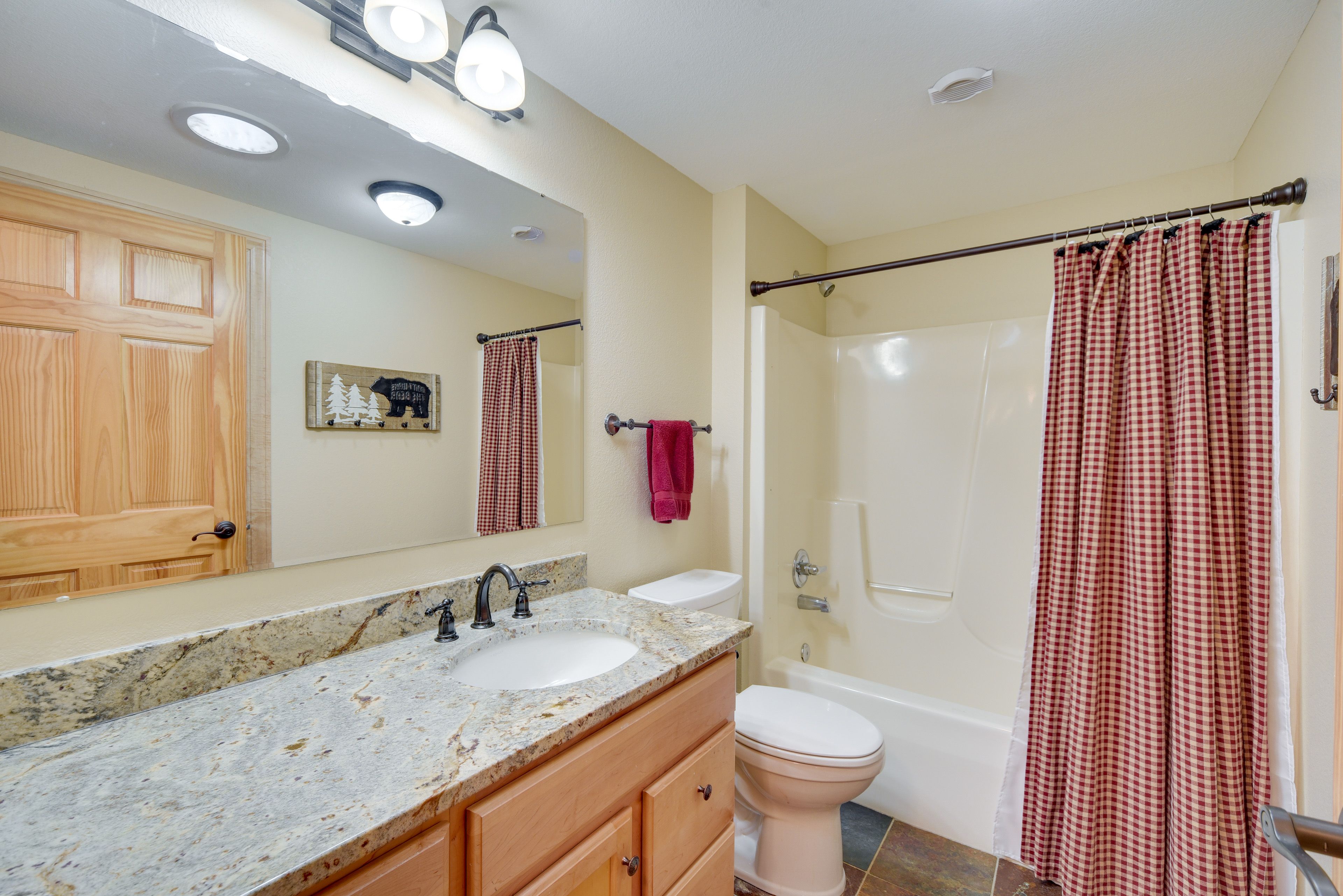 Full Bathroom | 2nd Floor