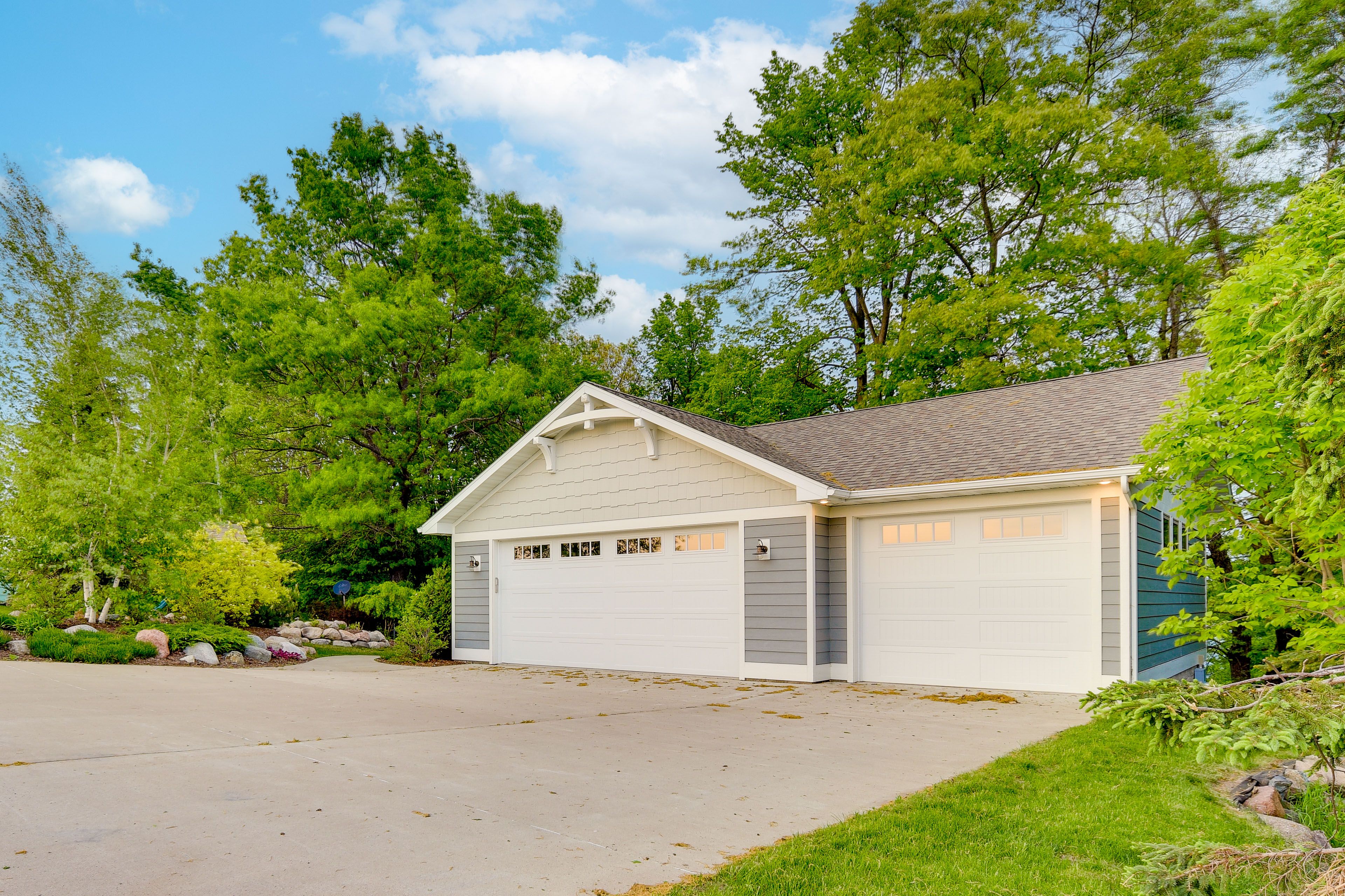 Parking | Garage (2 Vehicles) | Driveway (6 Vehicles) | Street Parking
