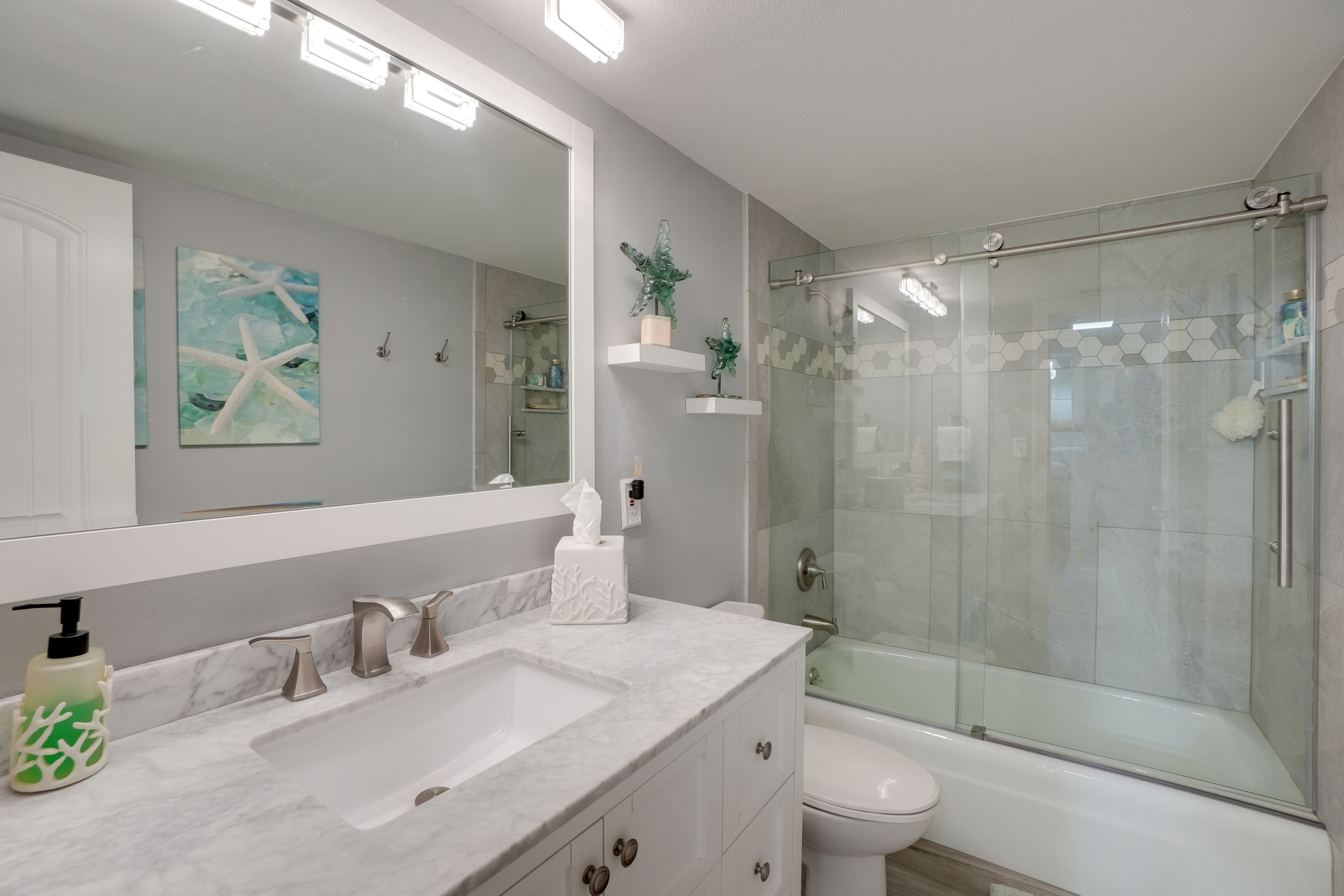 Full Bathroom | Towels Provided | Hair Dryer