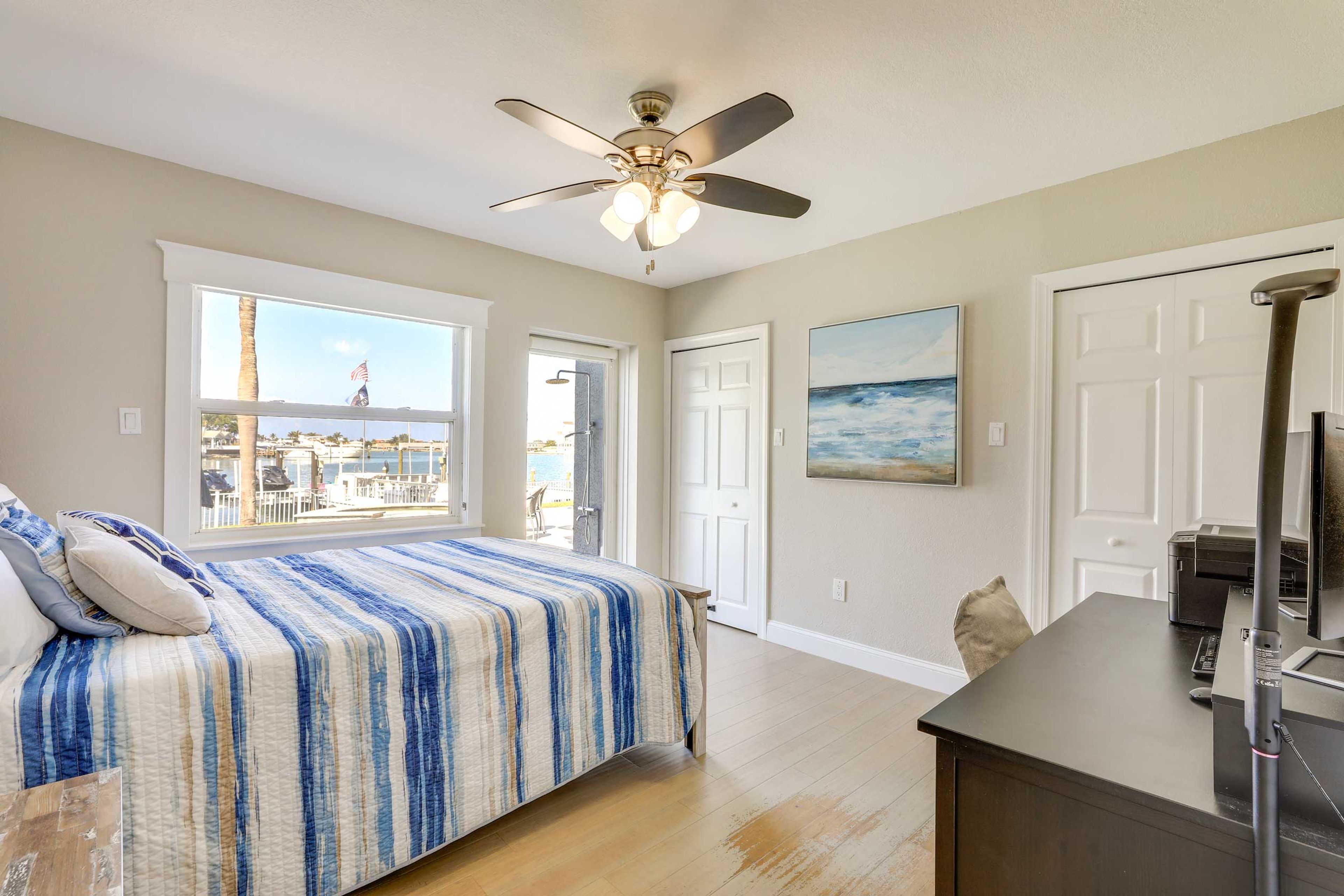 Bedroom 4 | Queen Bed