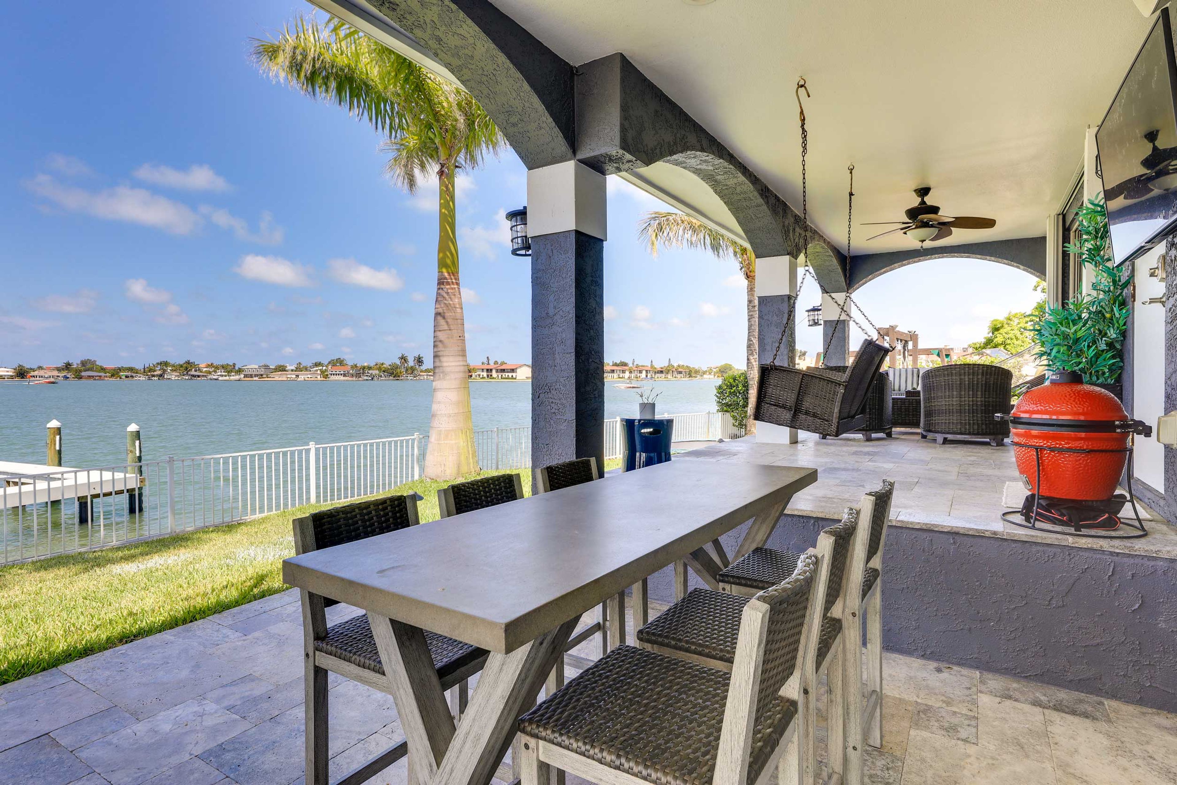 Covered Patio | Outdoor Dining