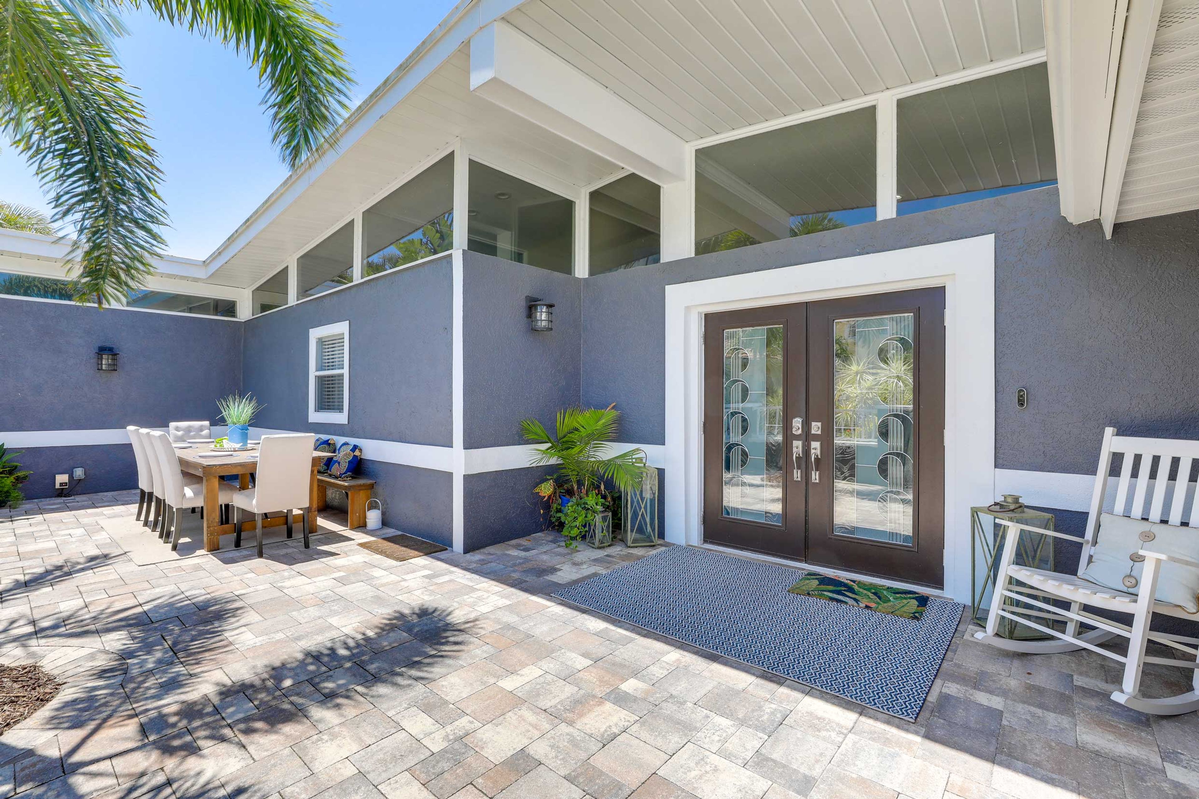 Private Entrance & Additional Outdoor Dining