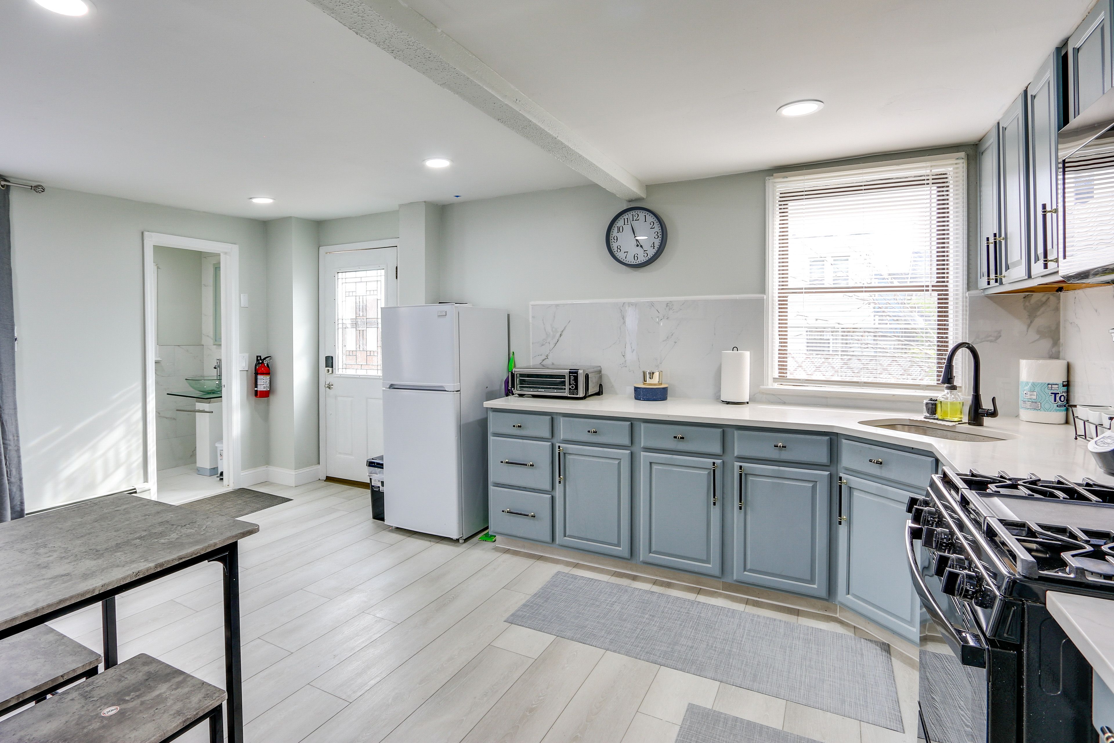 Kitchen | Dishware & Flatware Provided | Trash Bags & Paper Towels