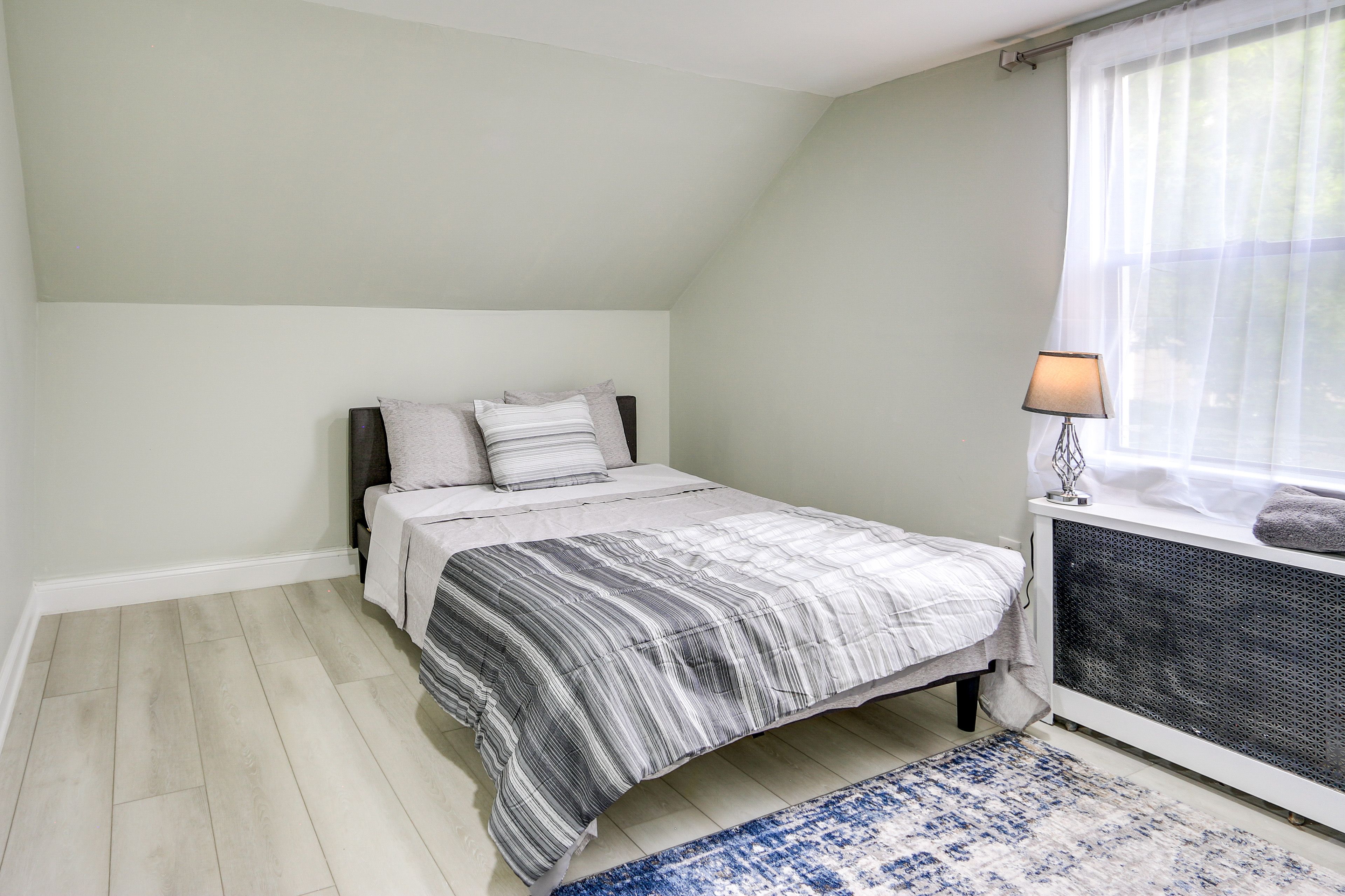 Bedroom 2 | Queen Bed