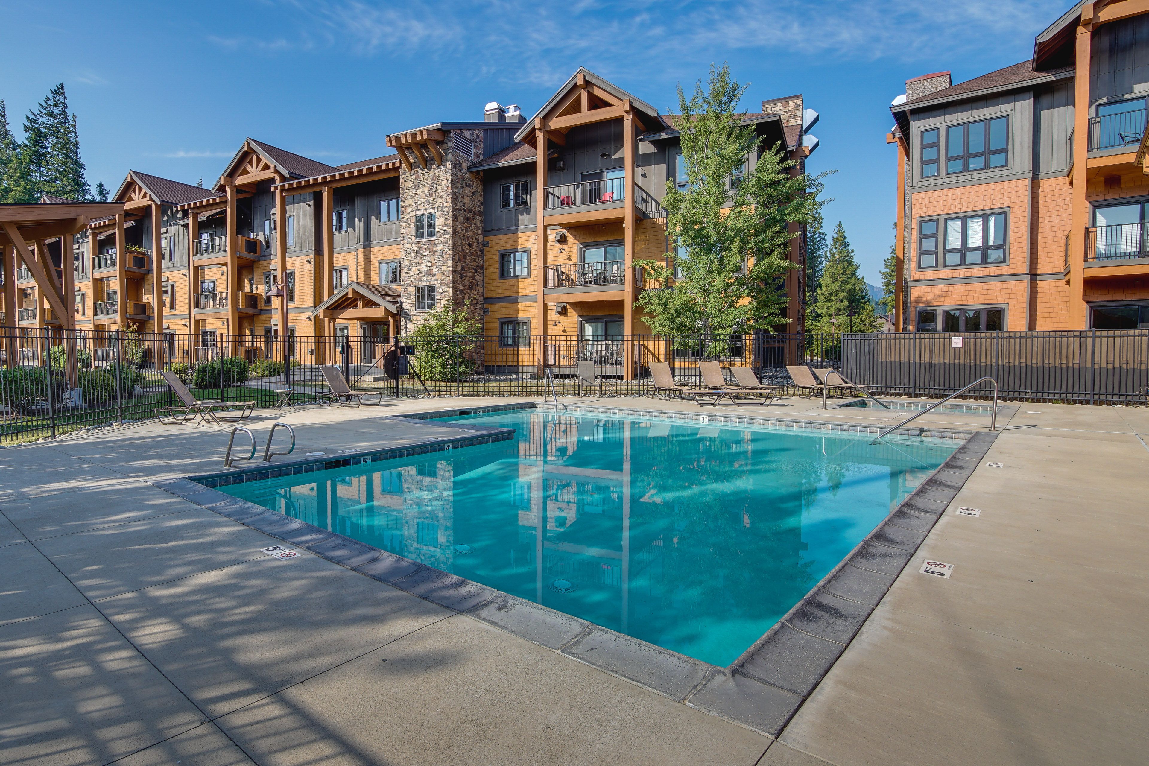 Community Amenities | Outdoor Pool & Hot Tub (Open Seasonally)