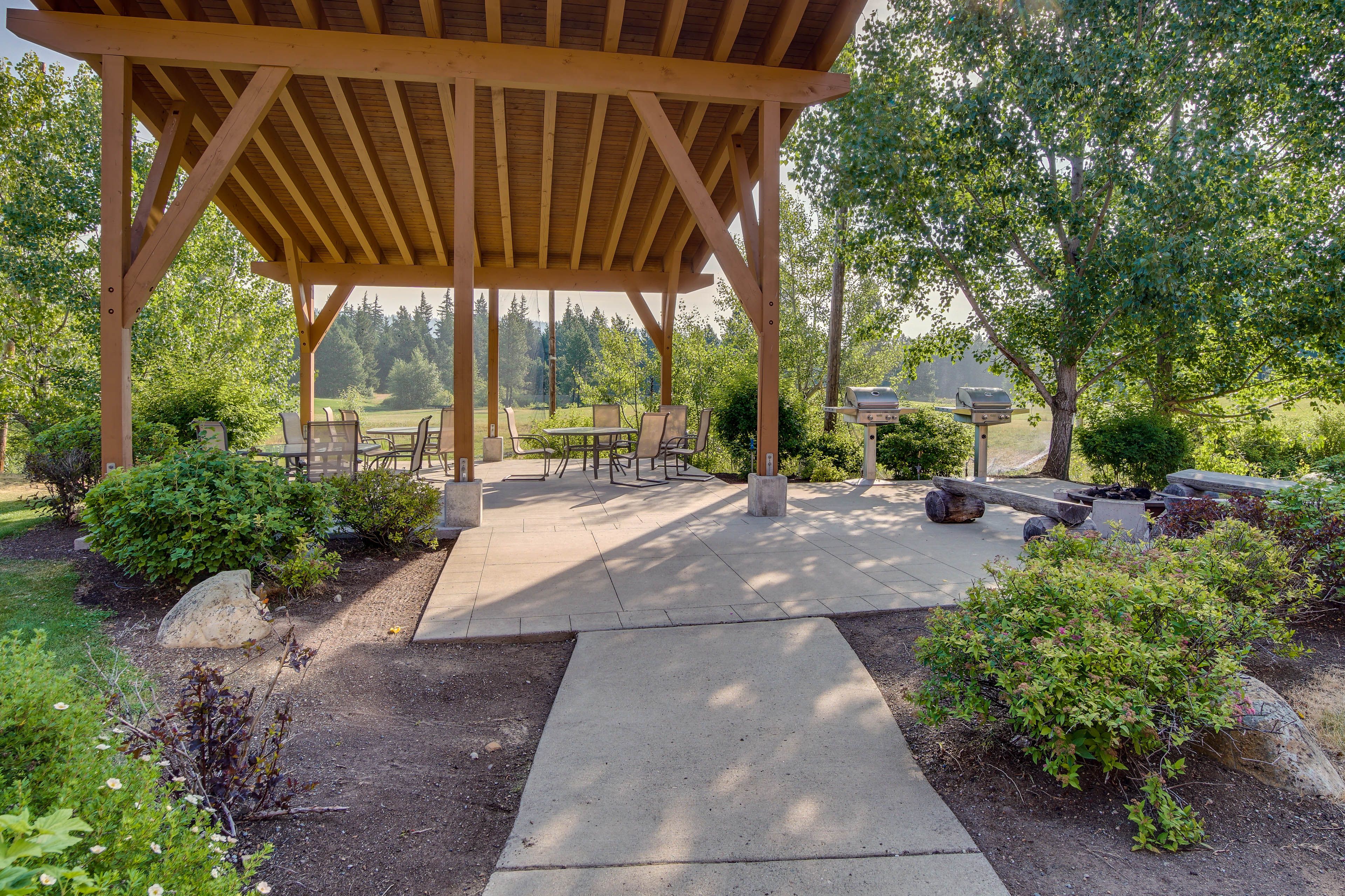Community Picnic Area | Grills