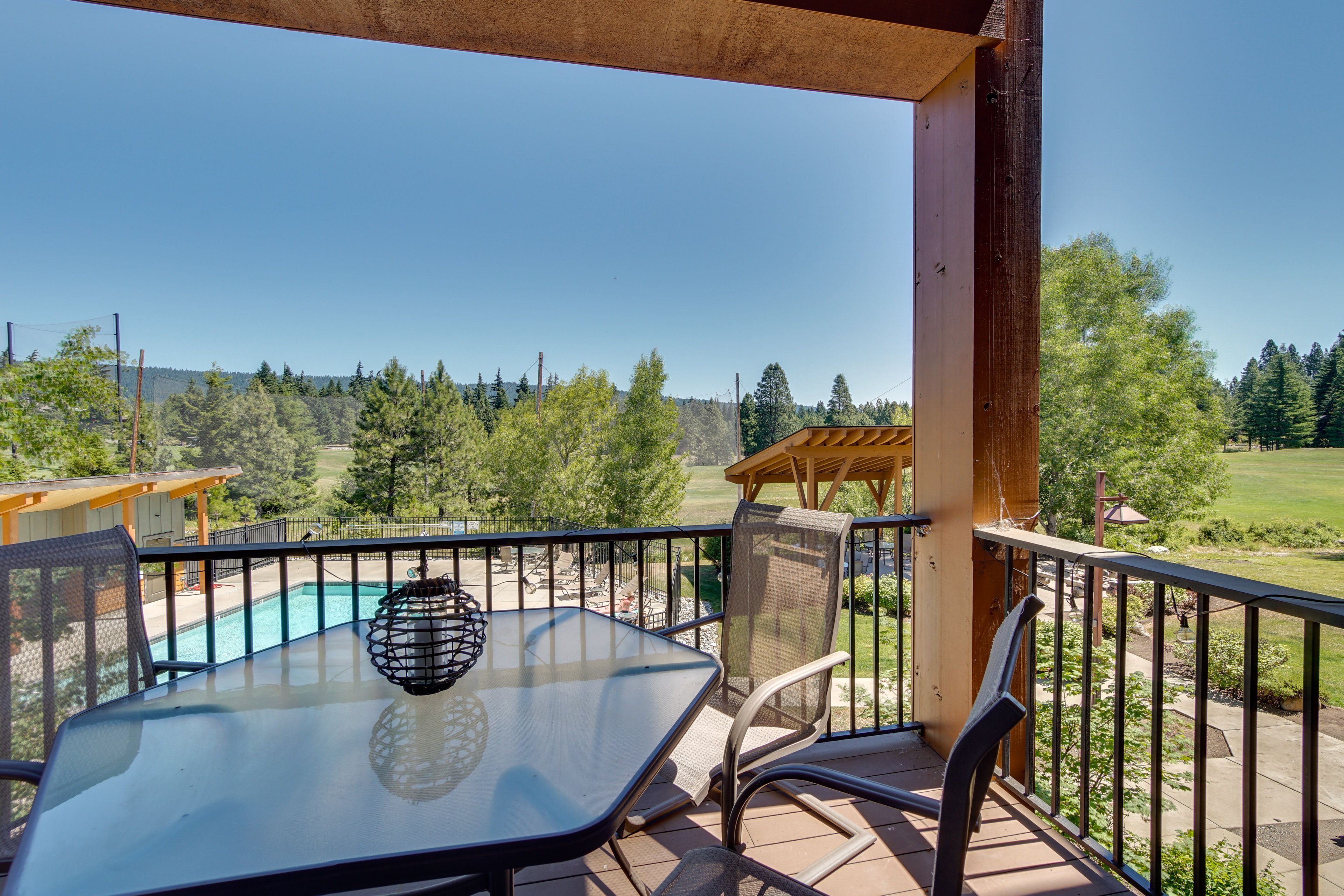 Balcony | Outdoor Seating & Dining