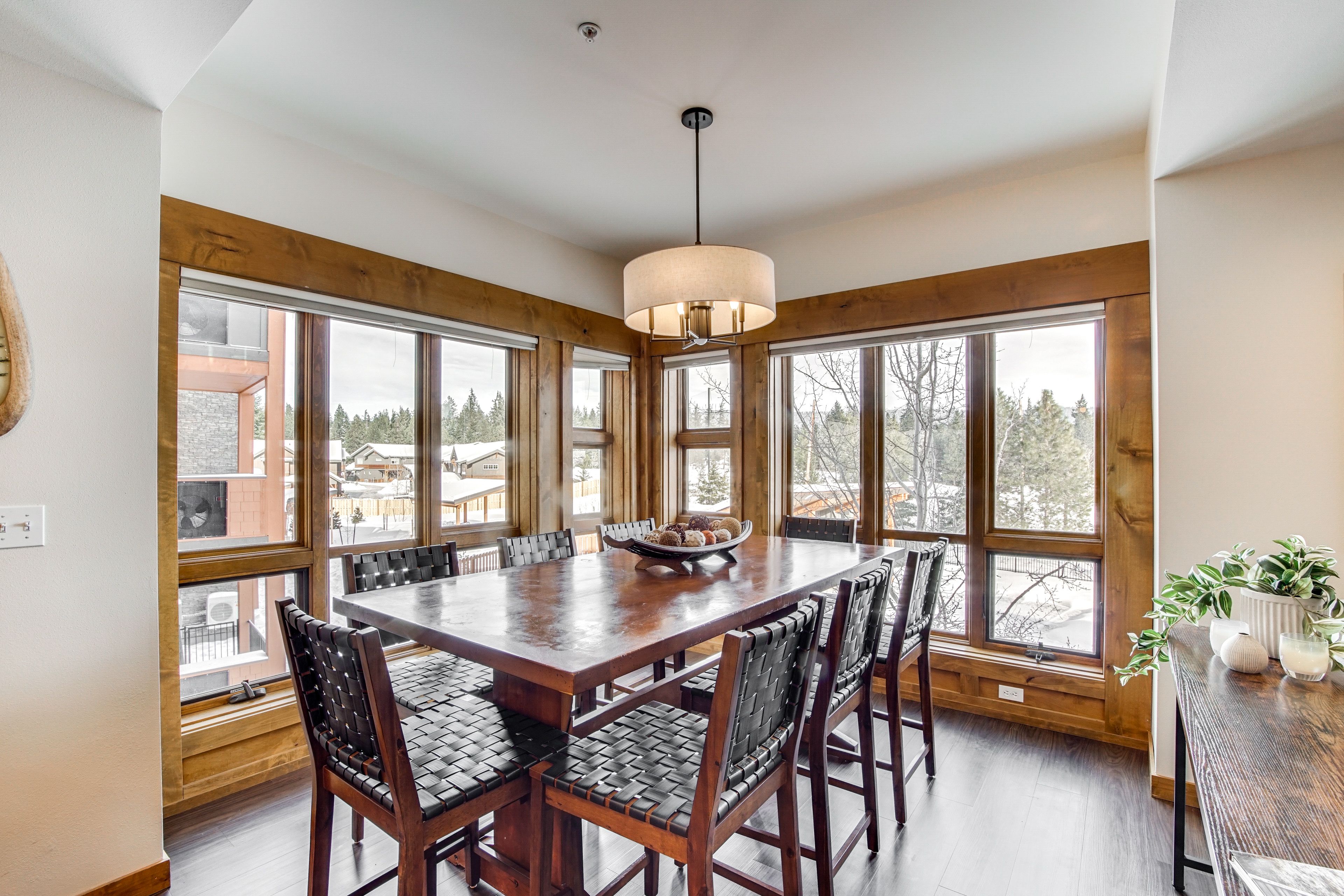 Dining Area | Dining Table | Dishware/Flatware