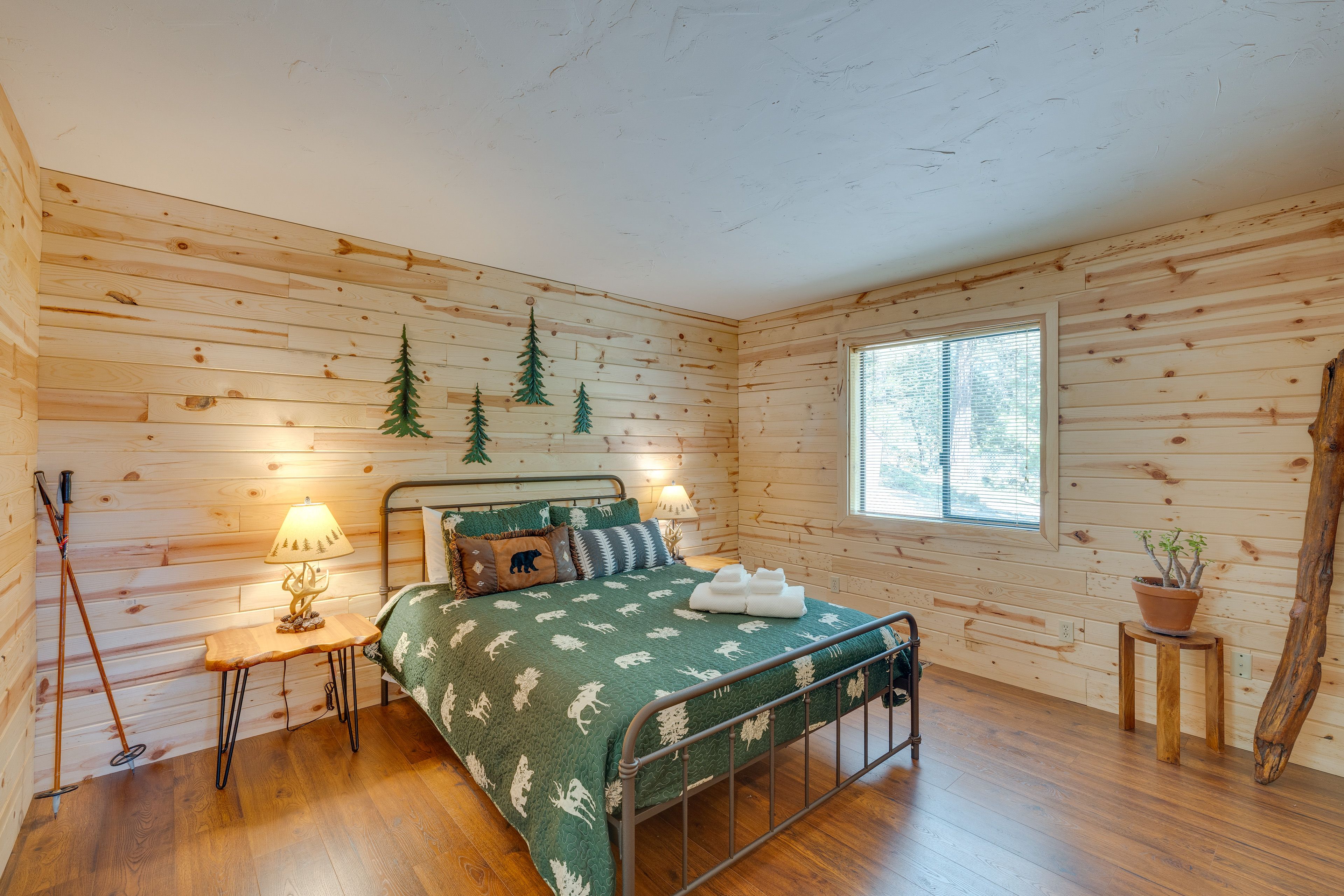 Bedroom 2 | Main Level | Queen Bed | Pack 'n Play Available