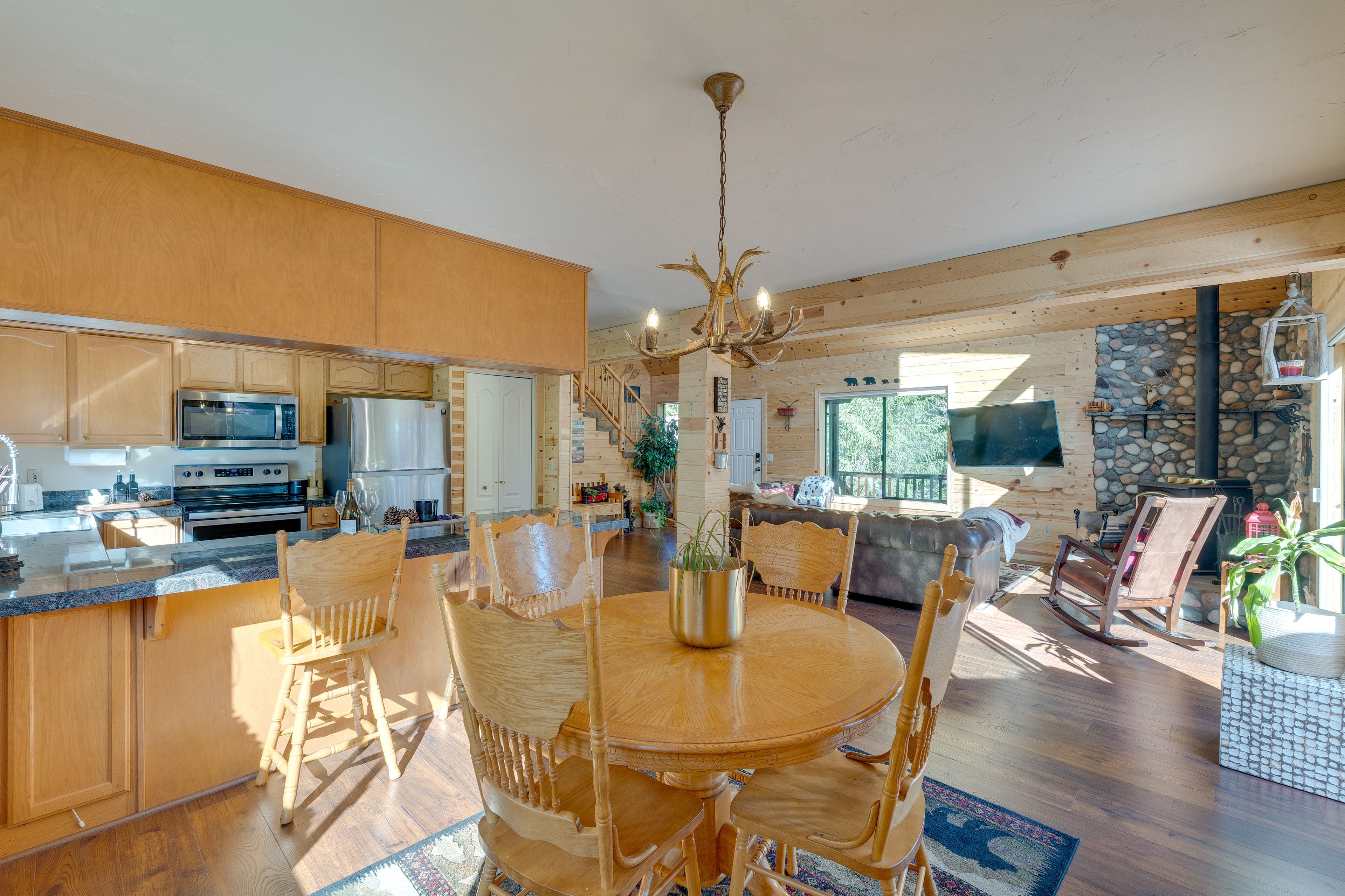 Dining Area | Dishware Provided | High Chair