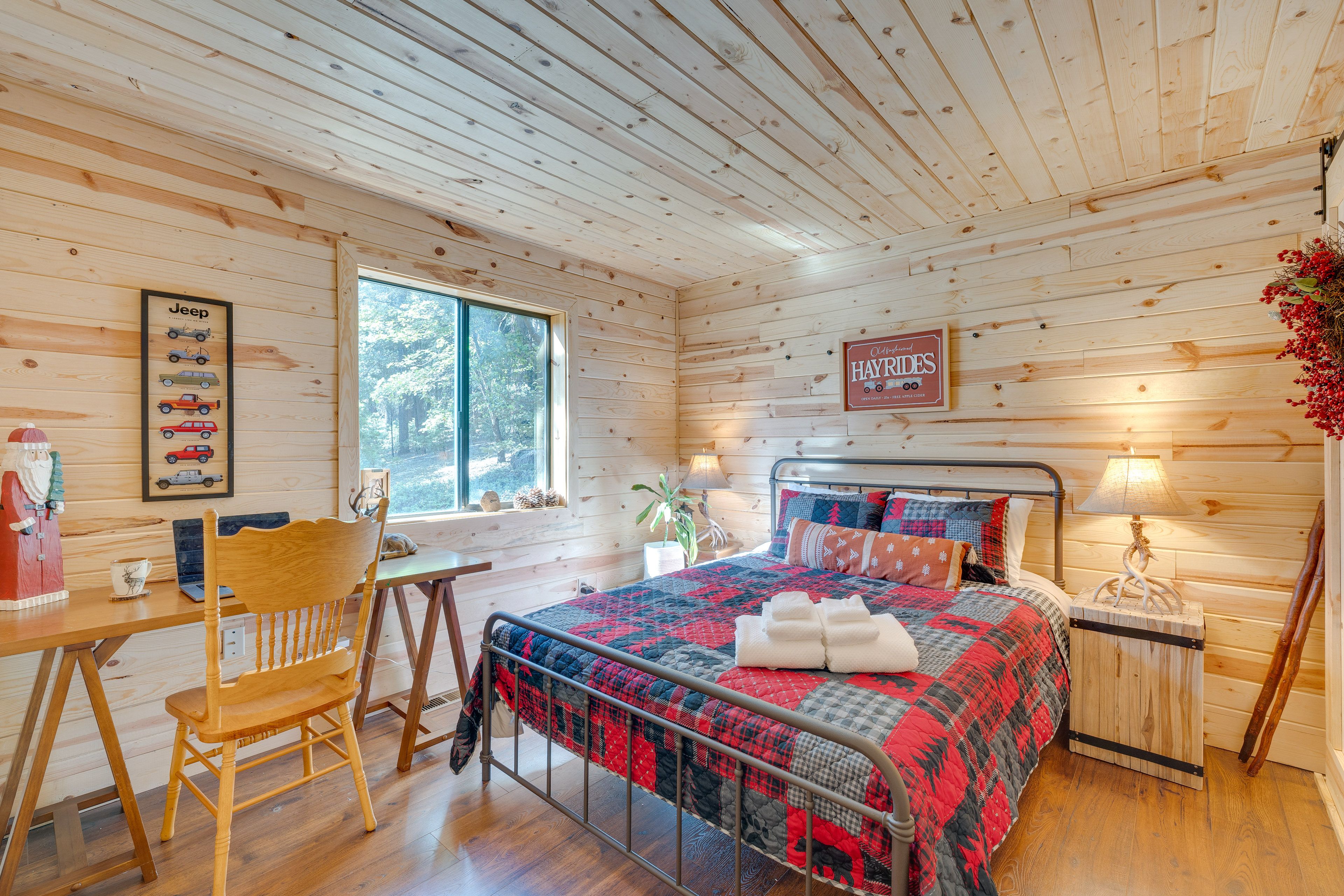 Bedroom 1 | Main Level | Queen Bed | Linens Provided