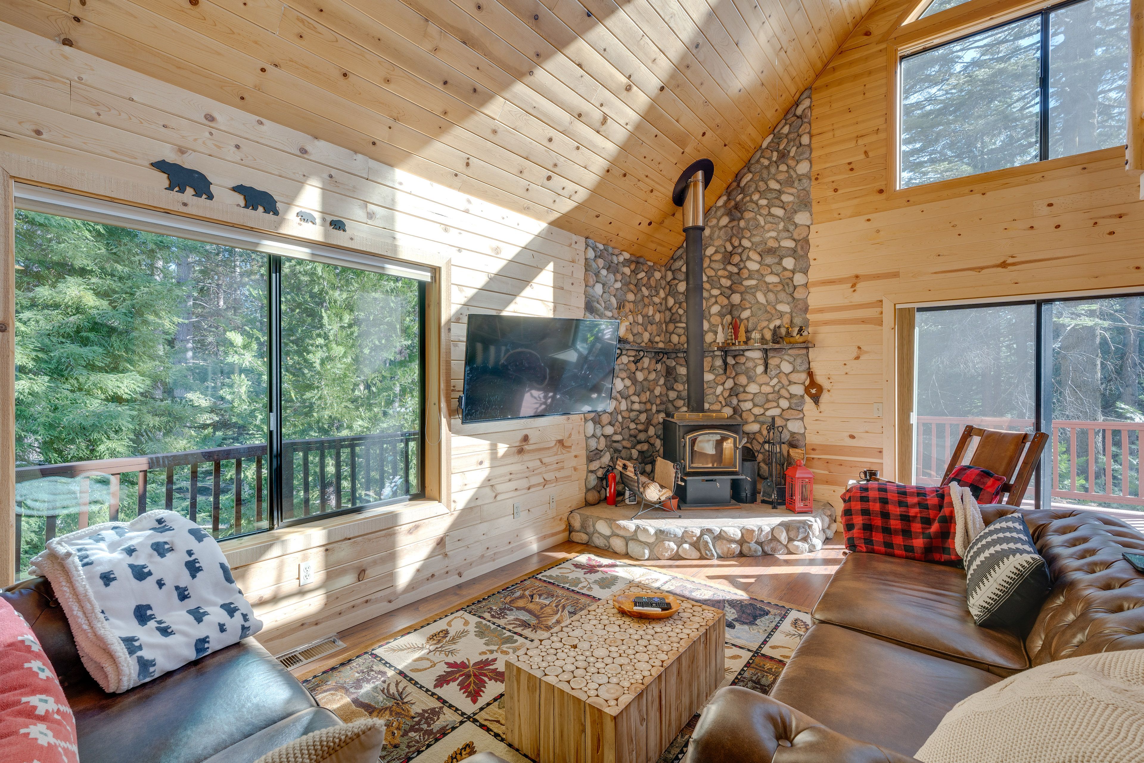 Living Room | Wood-Burning Stove | Free WiFi | Central Heat & A/C
