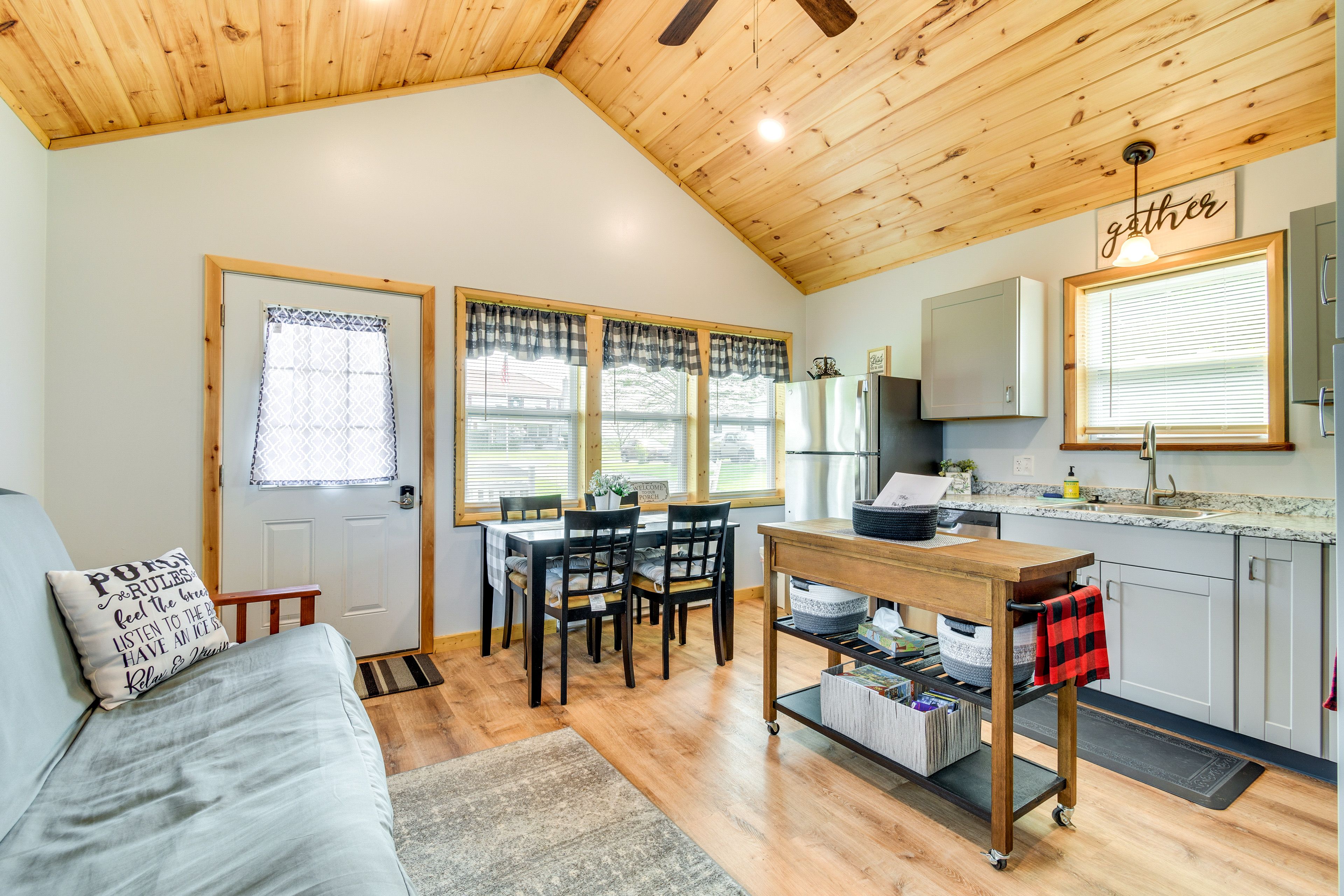 Dining Area | Dining Table | Dishware/Flatware