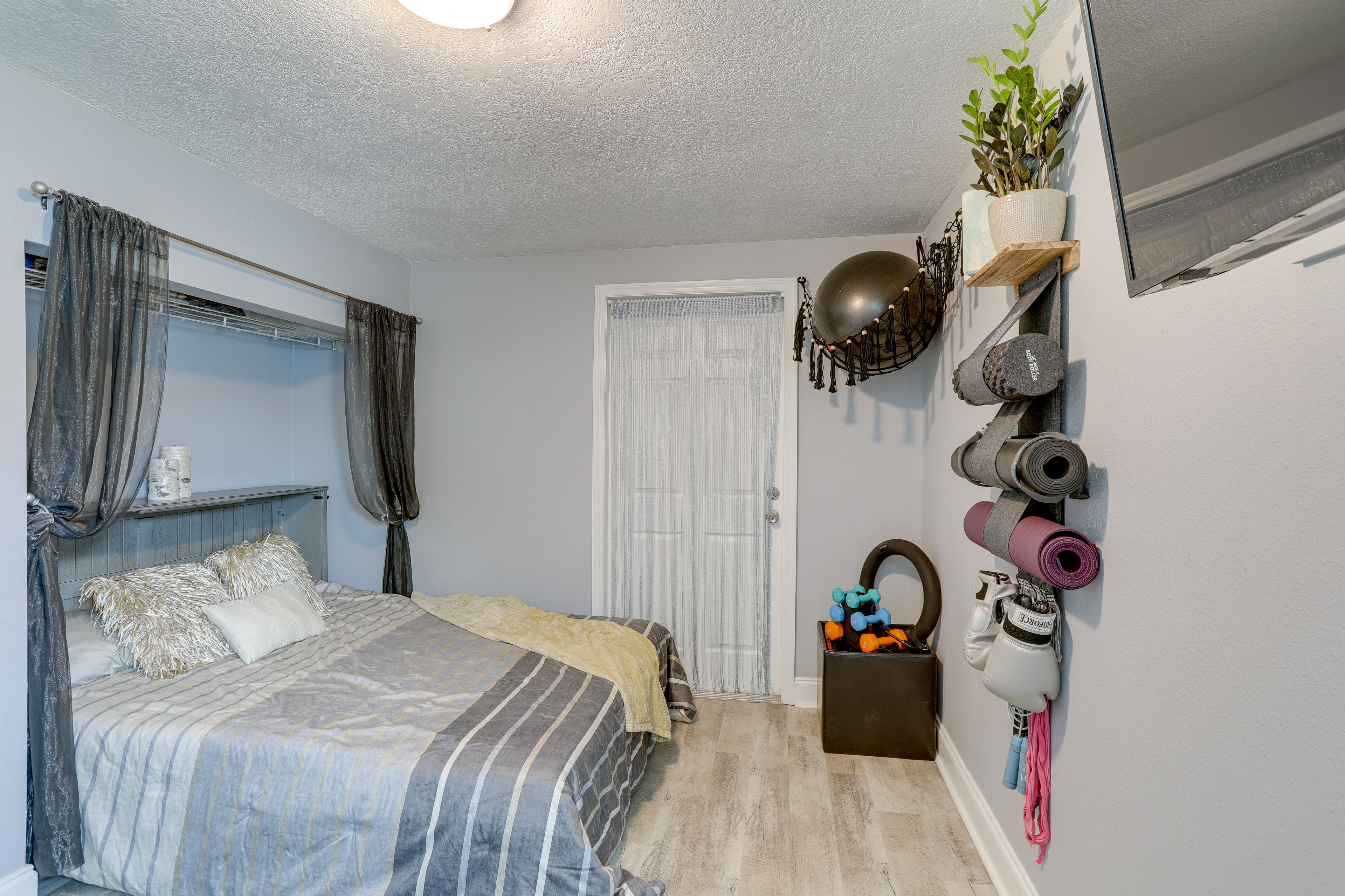 Bedroom 3 | Queen Murphy Bed | Smart TV