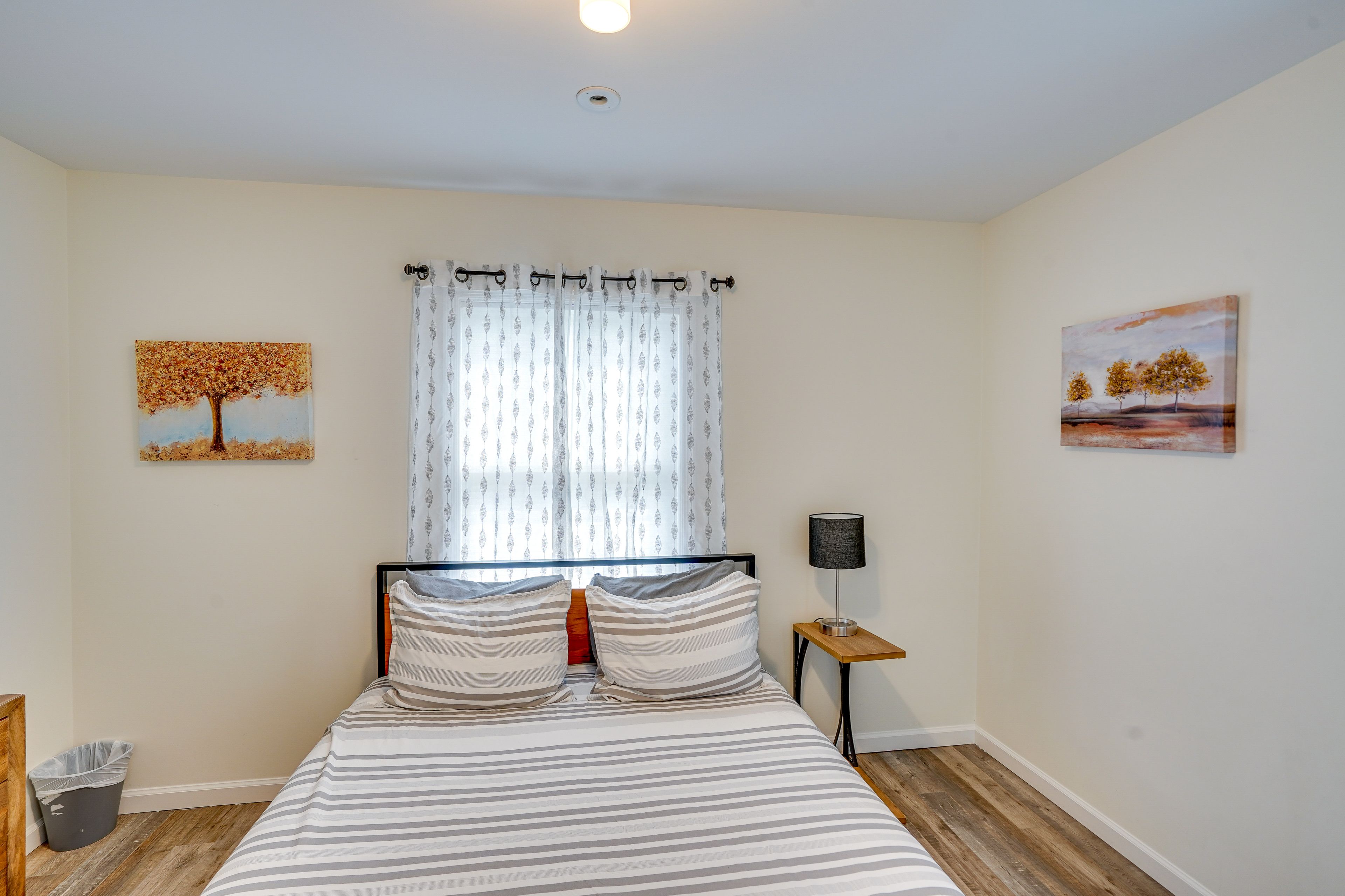 Bedroom 2 | Top Level | Queen Bed