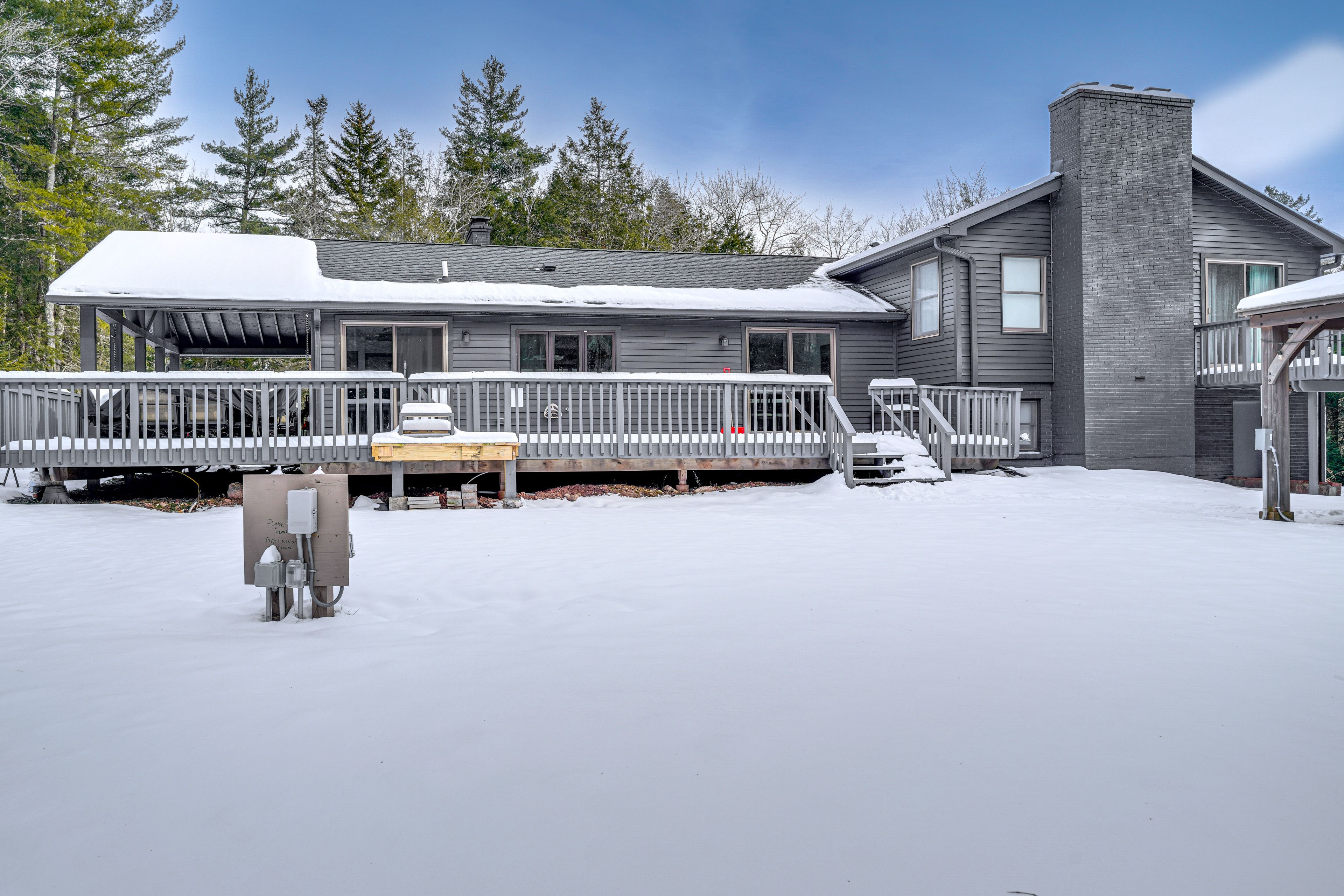 Parking | Driveway (8 Vehicles)