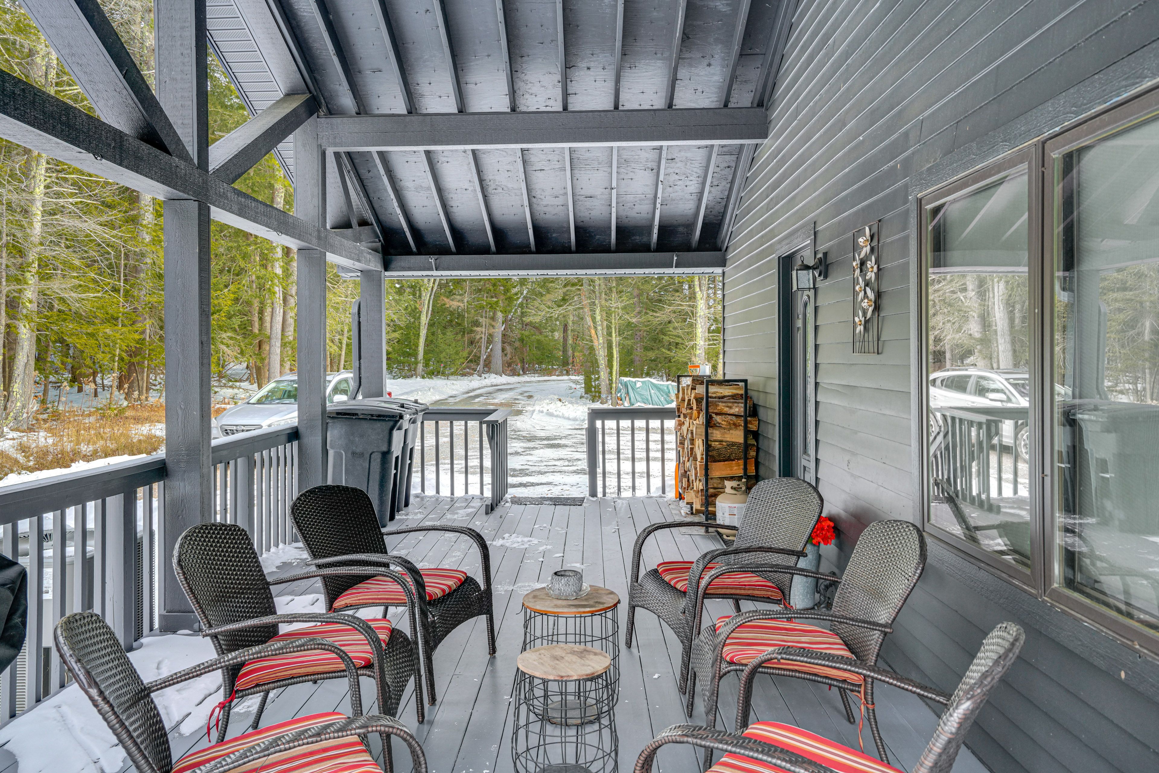 Covered Deck w/ Seating