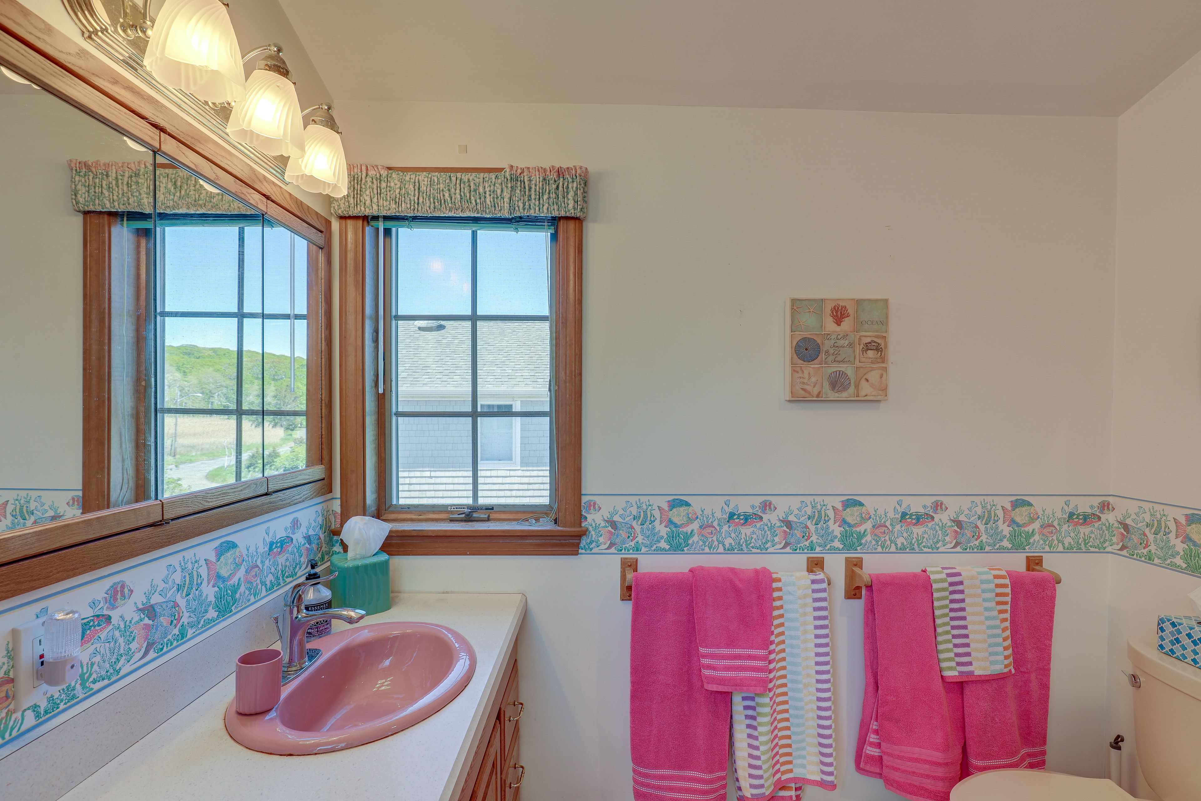 Full Bath | Towels Provided