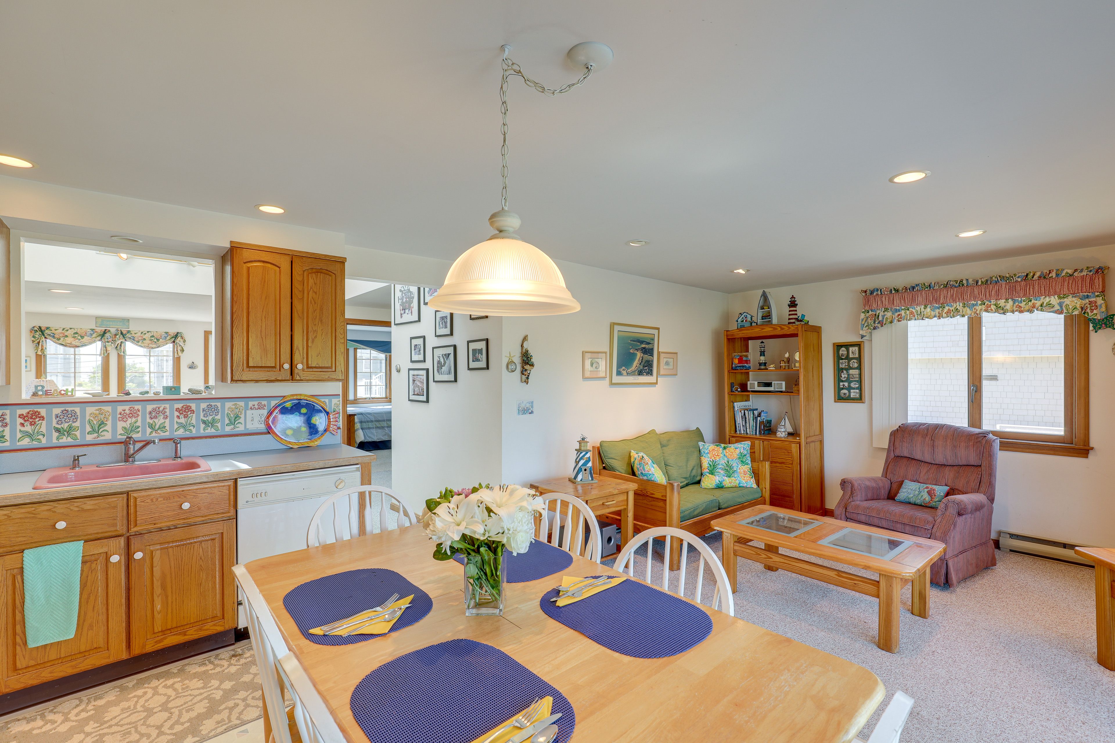 Dining Area | Dishware & Flatware Provided