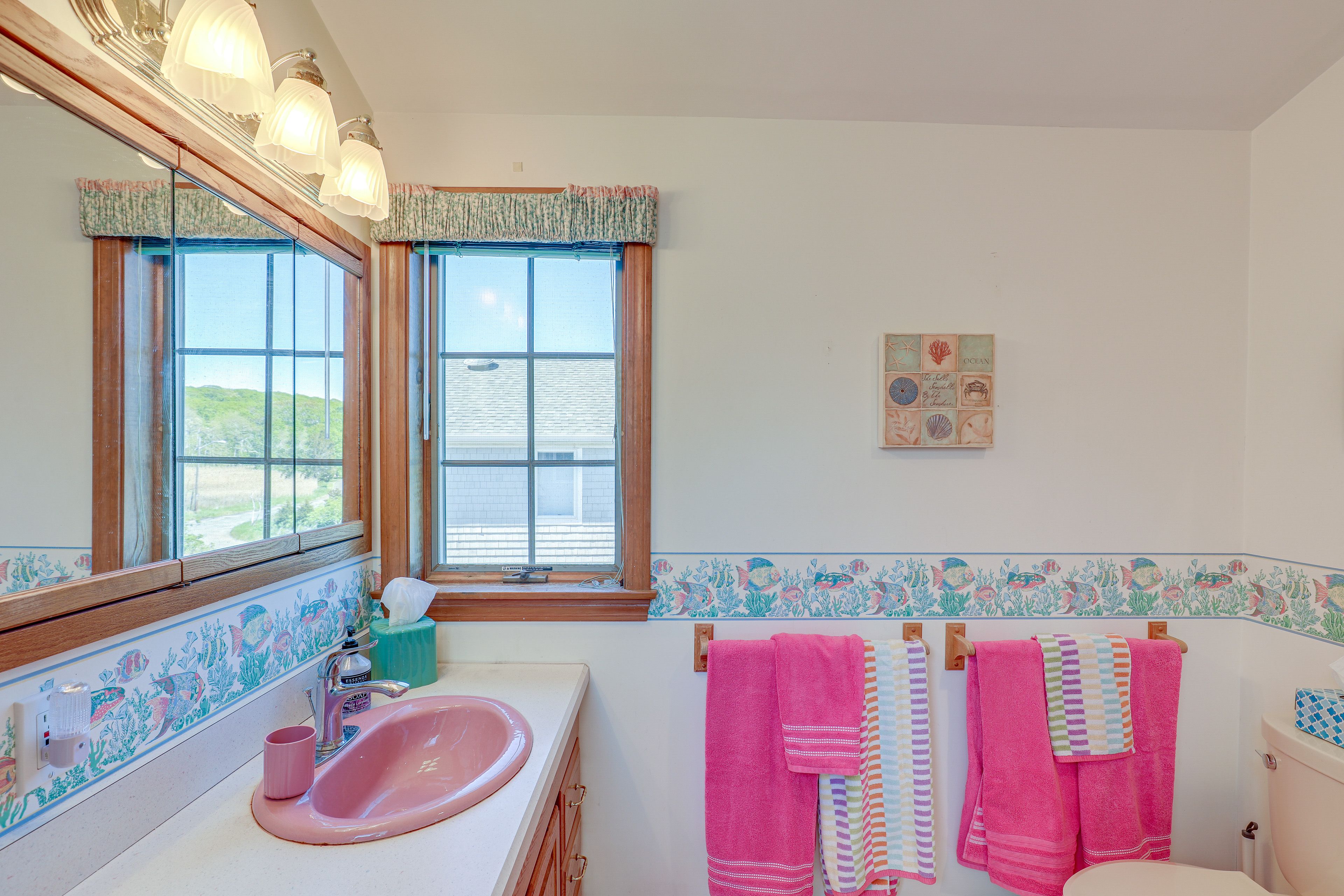 Full Bathroom | Towels Provided