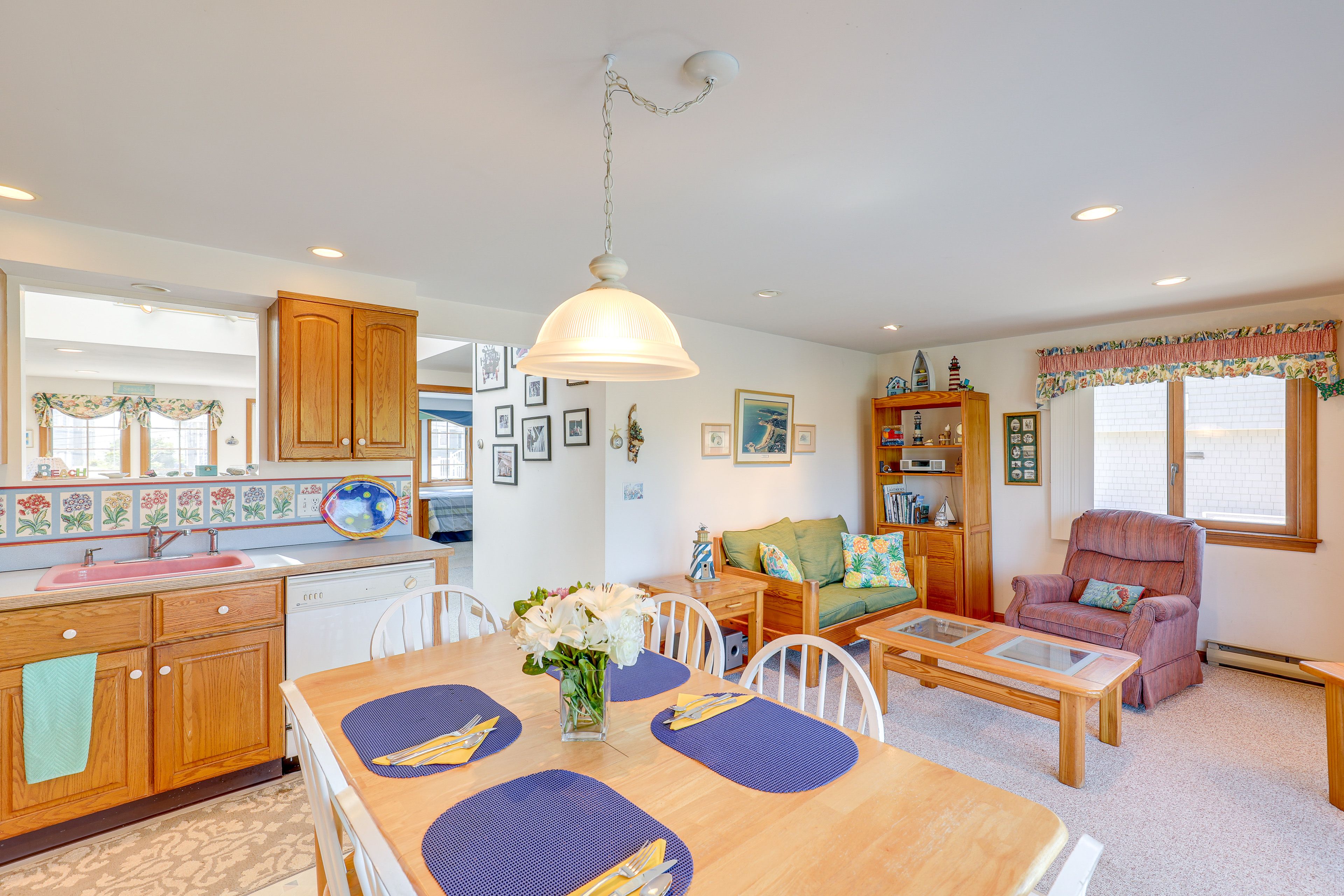 Dining Area | Dishware & Flatware Provided