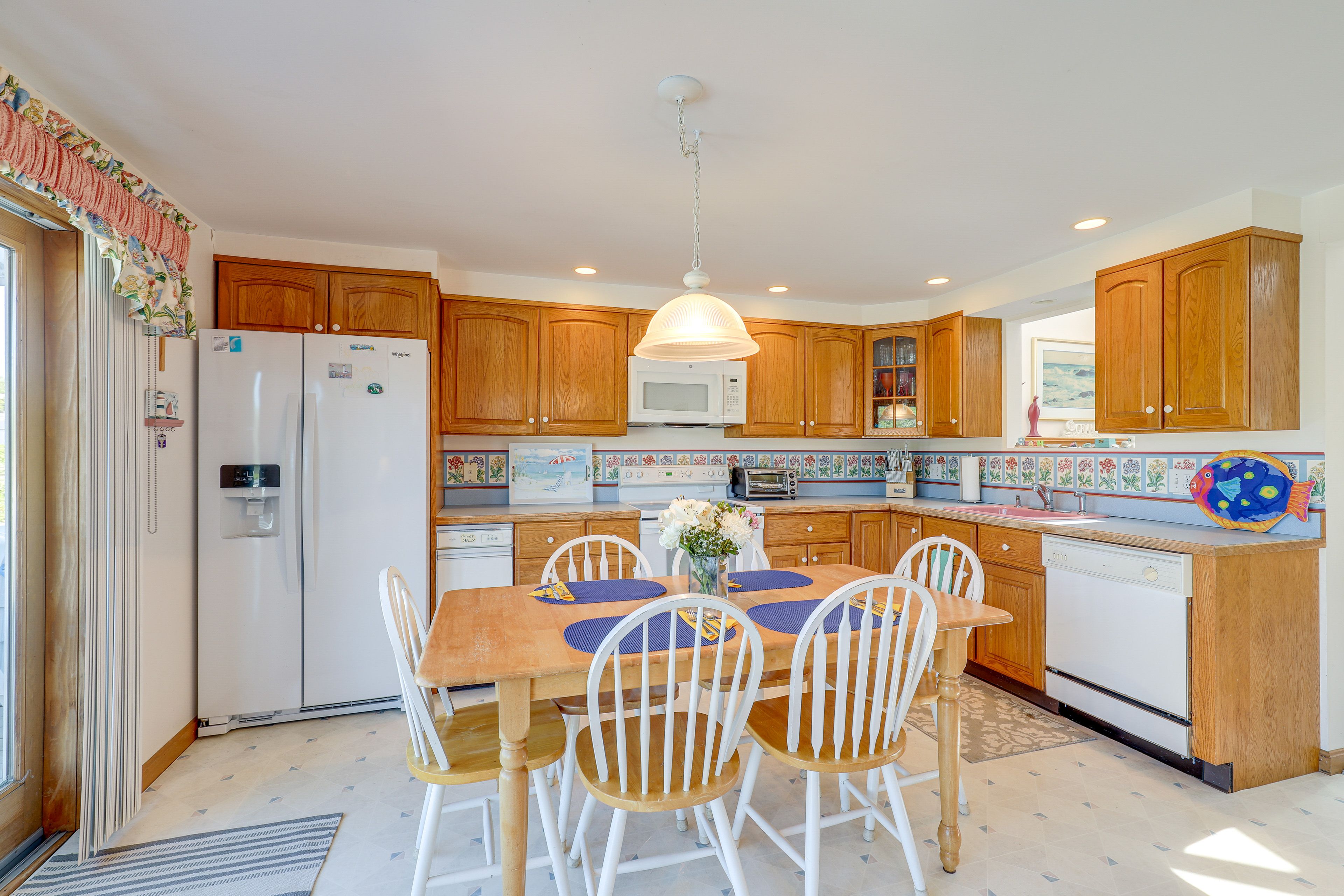 Kitchen | Cooking Basics | Coffee Maker | Trash Bags & Paper Towels Provided