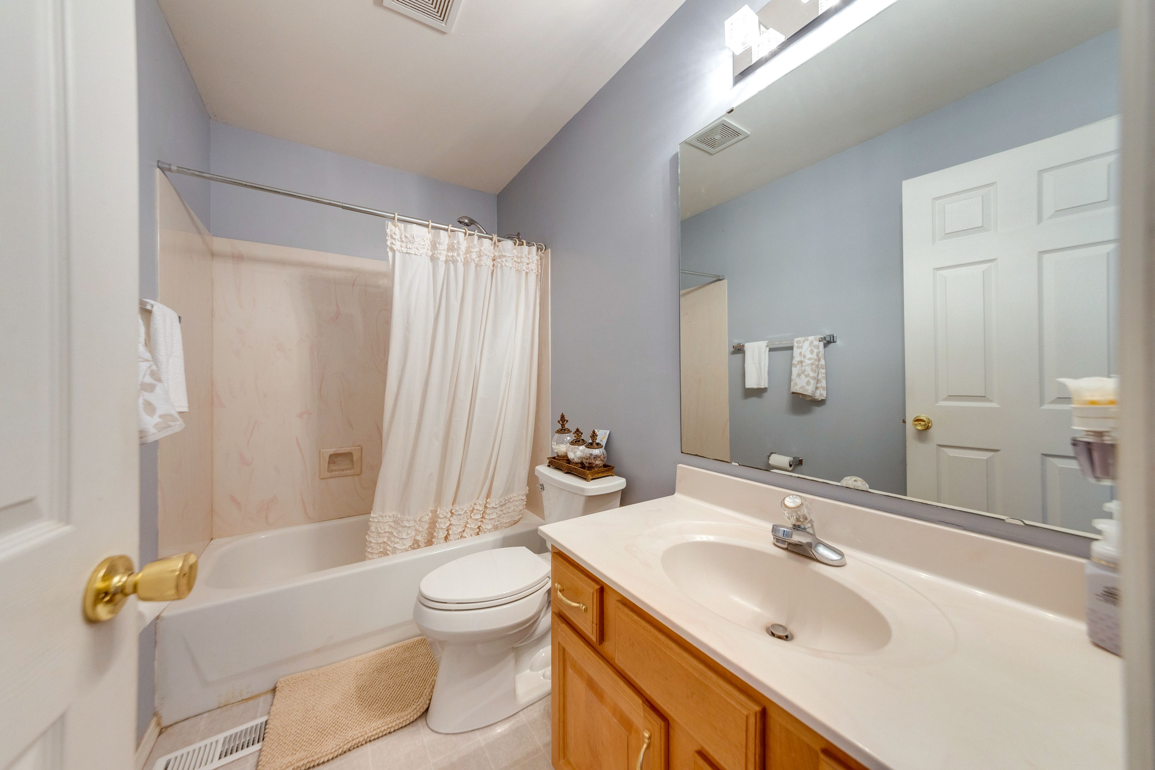 Full Bathroom