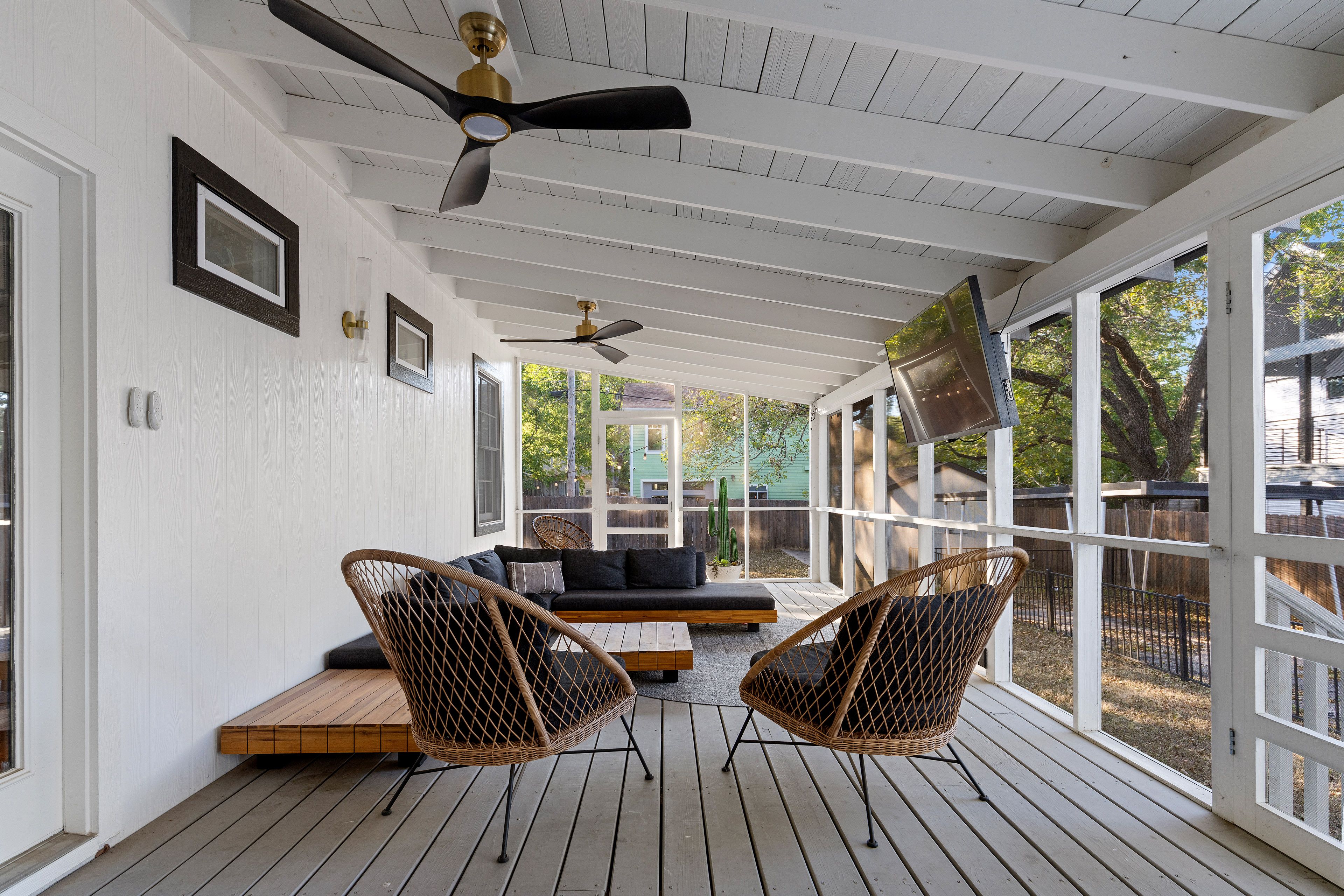 Screened Porch | Smart TV | Seating