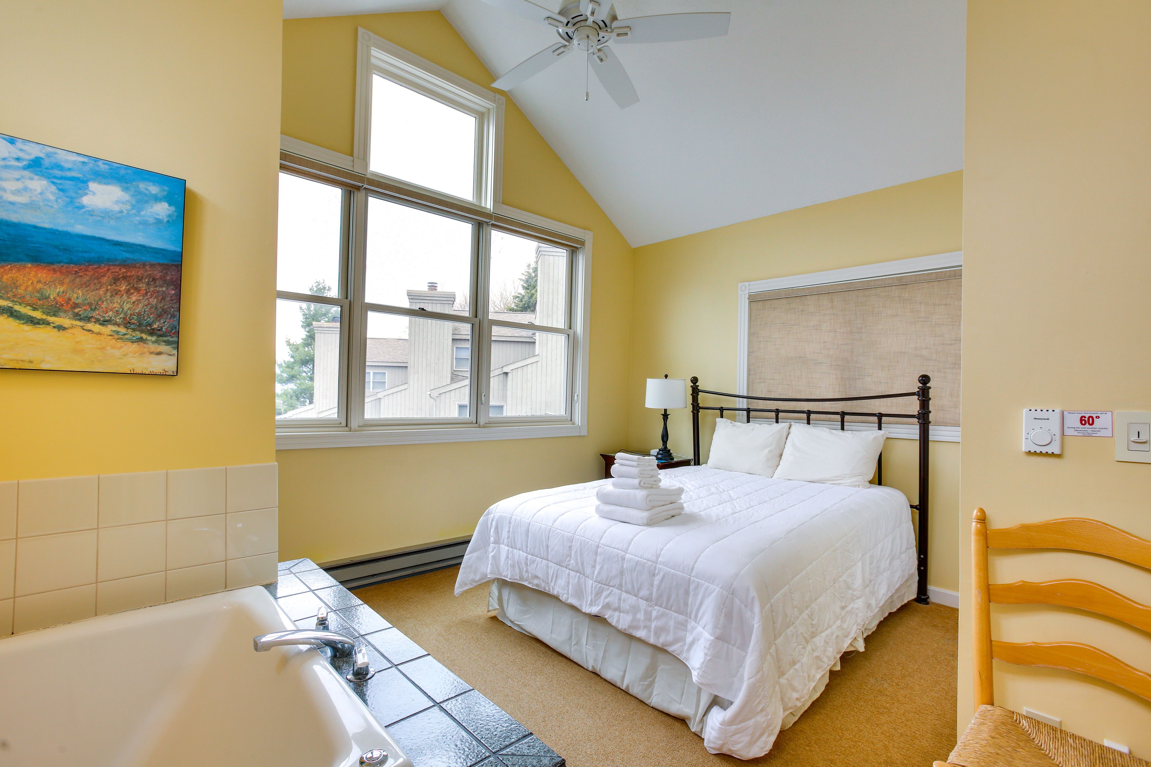 Bedroom 1 | Queen Bed | Flat-Screen TV | En-Suite Bathroom