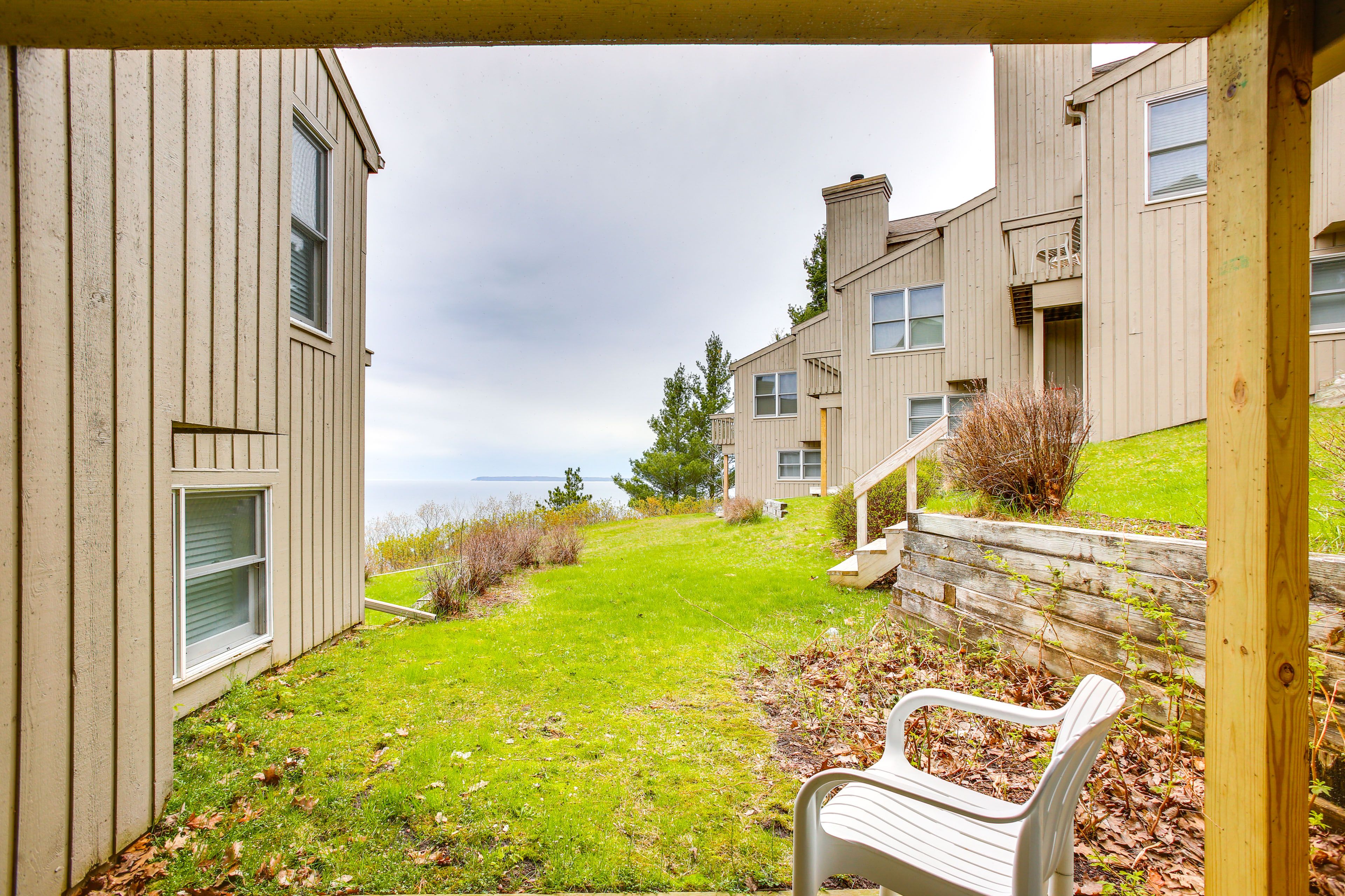 Deck | Seating