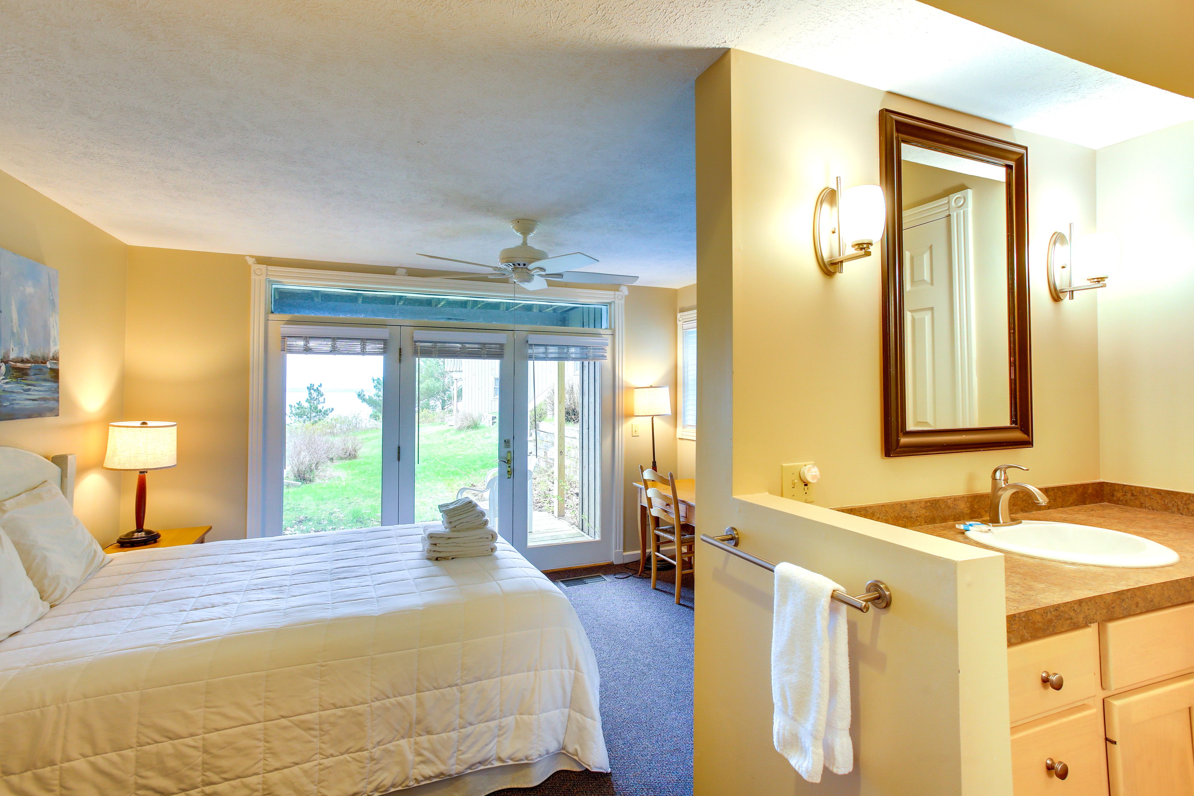 En-Suite Bathroom | Towels Provided