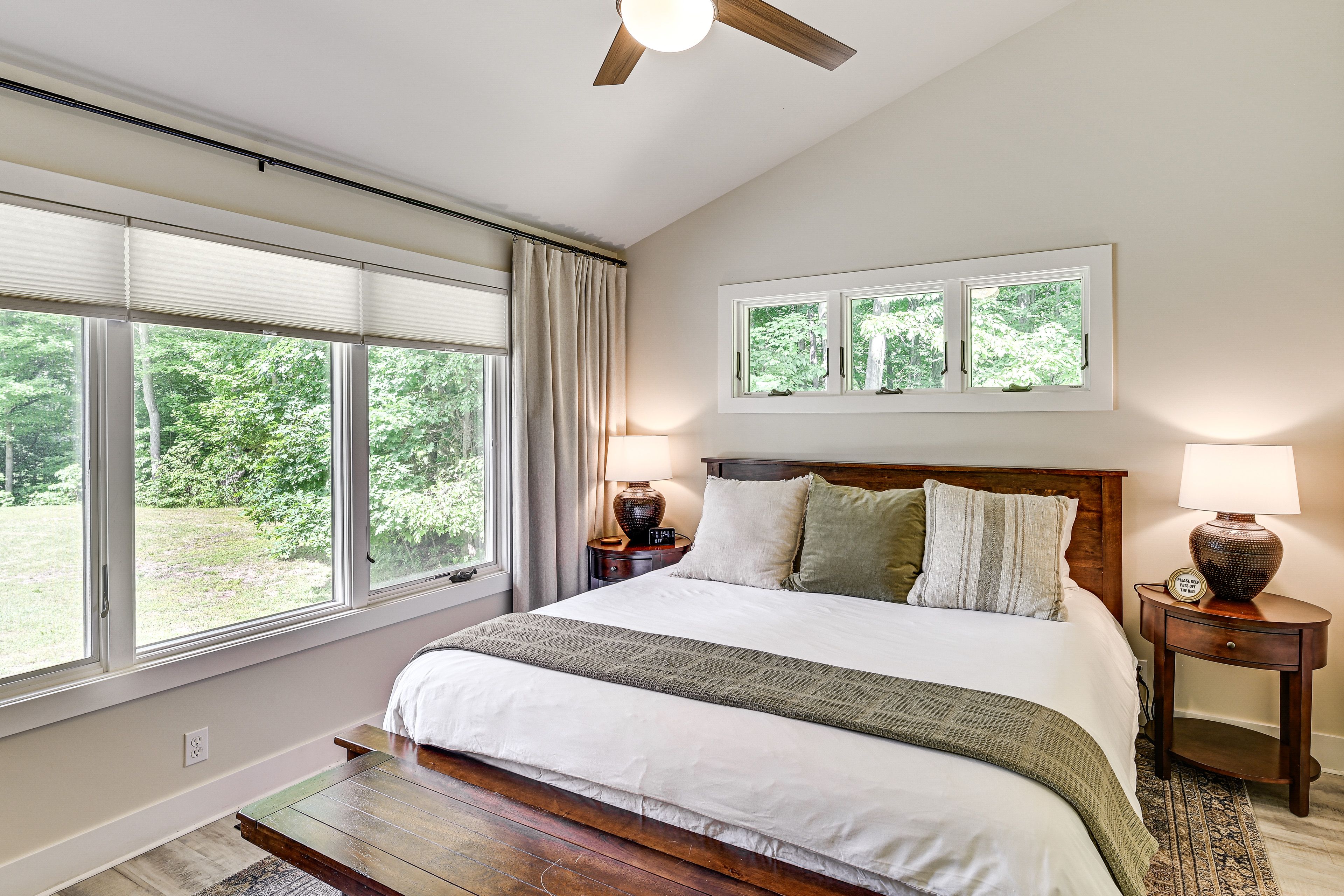 Bedroom 3 | King Bed | Workstation