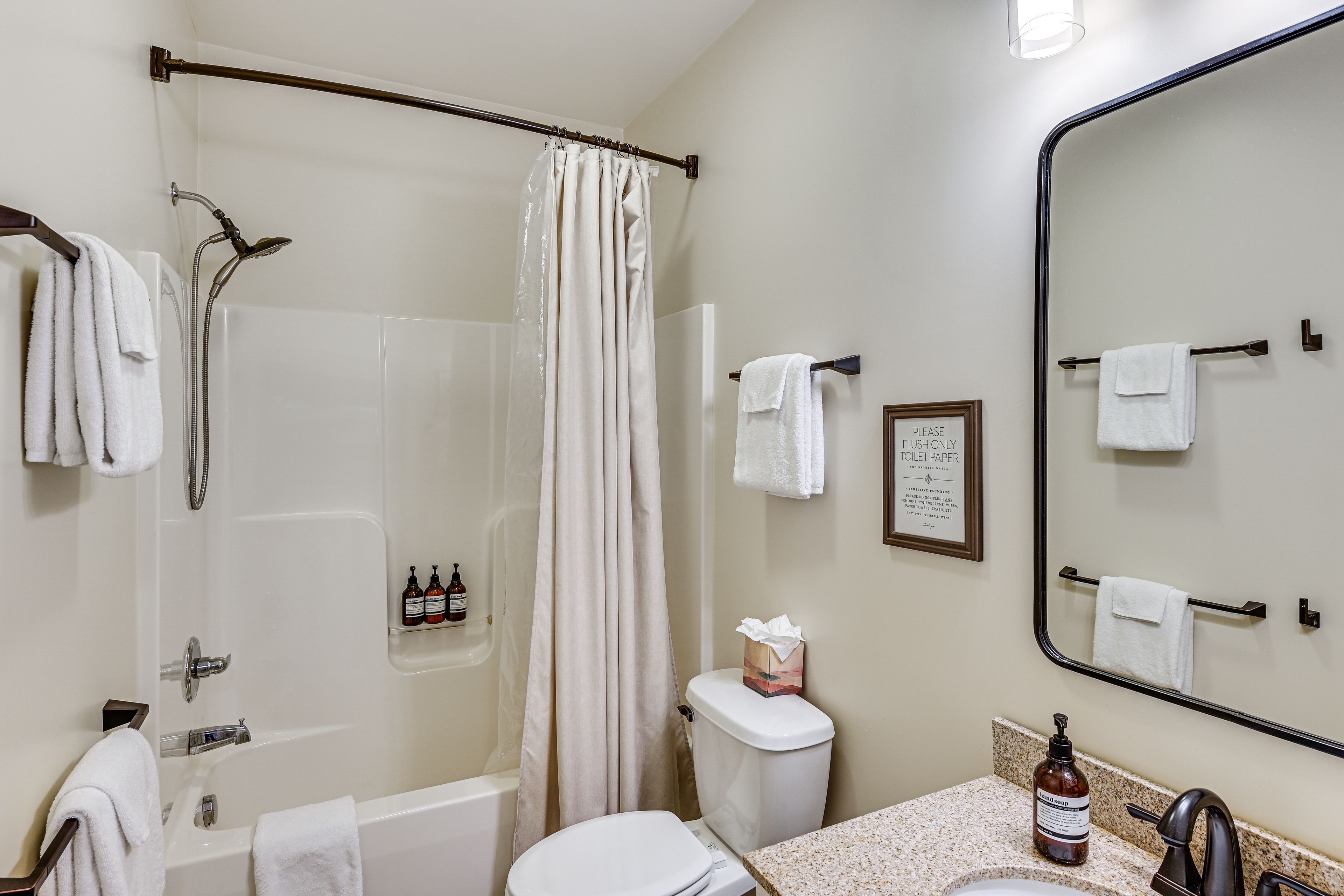 Full Bathroom | Towels Provided