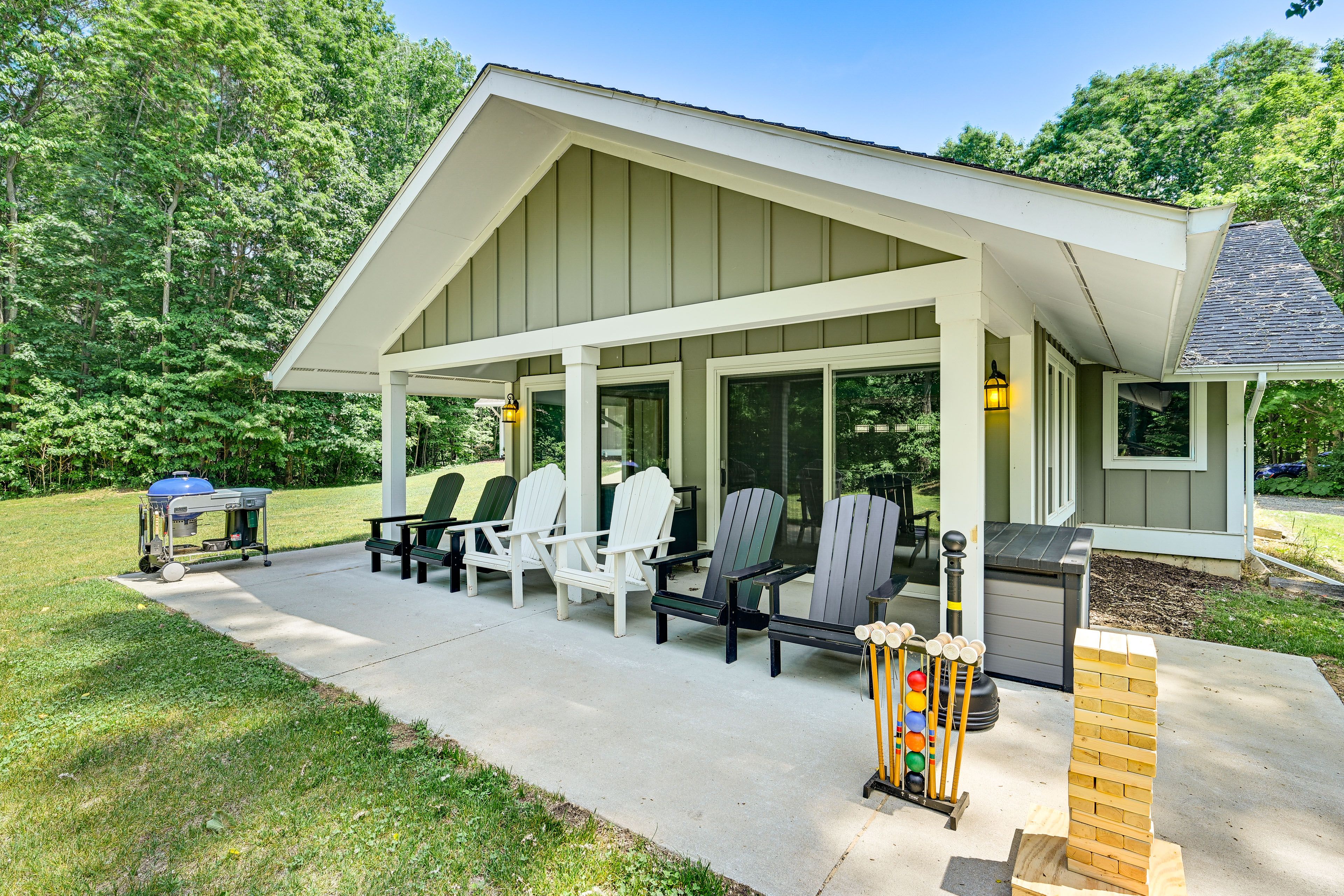 Patio | Charcoal Grill | Outdoor Games