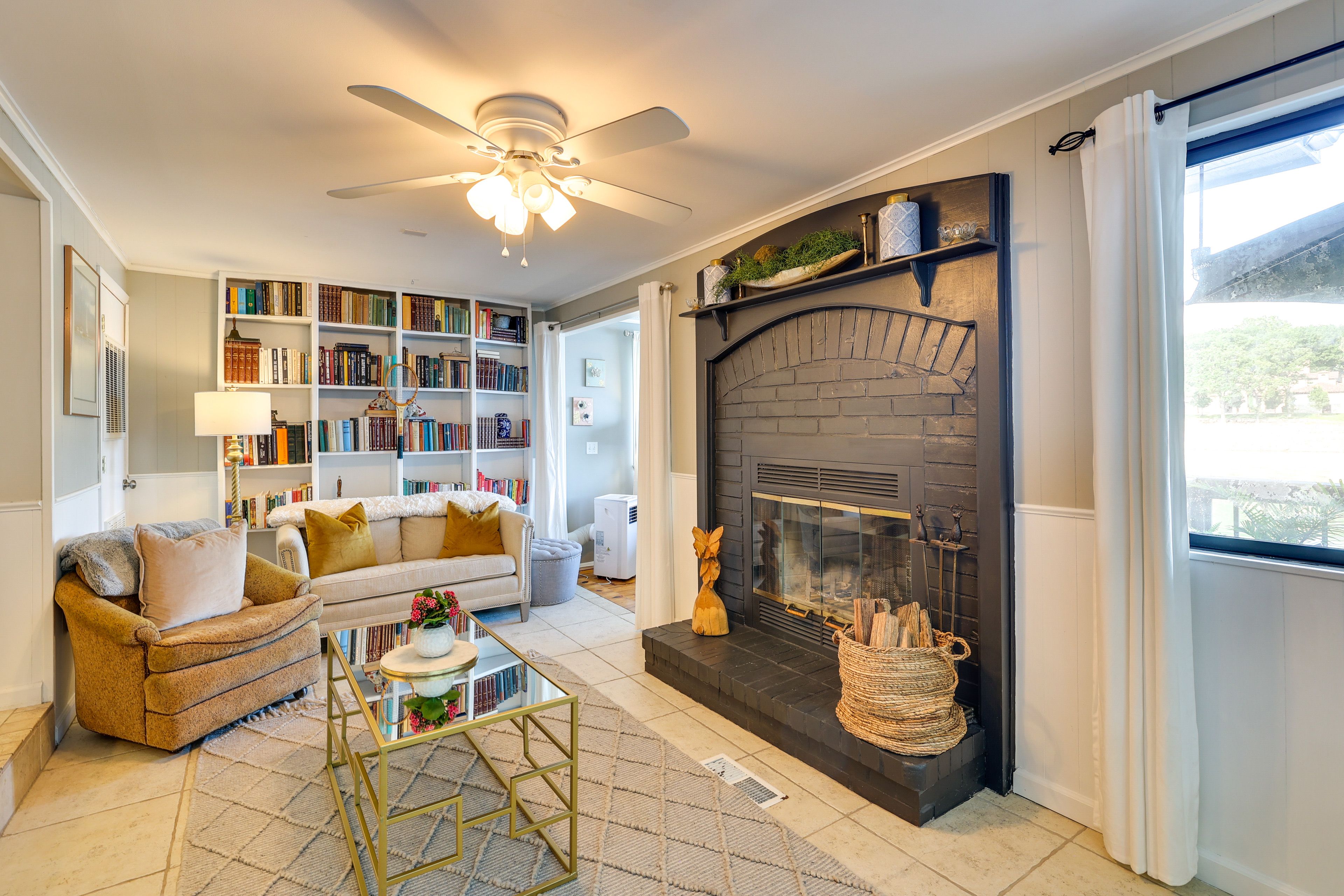 Additional Living Area | Fireplace