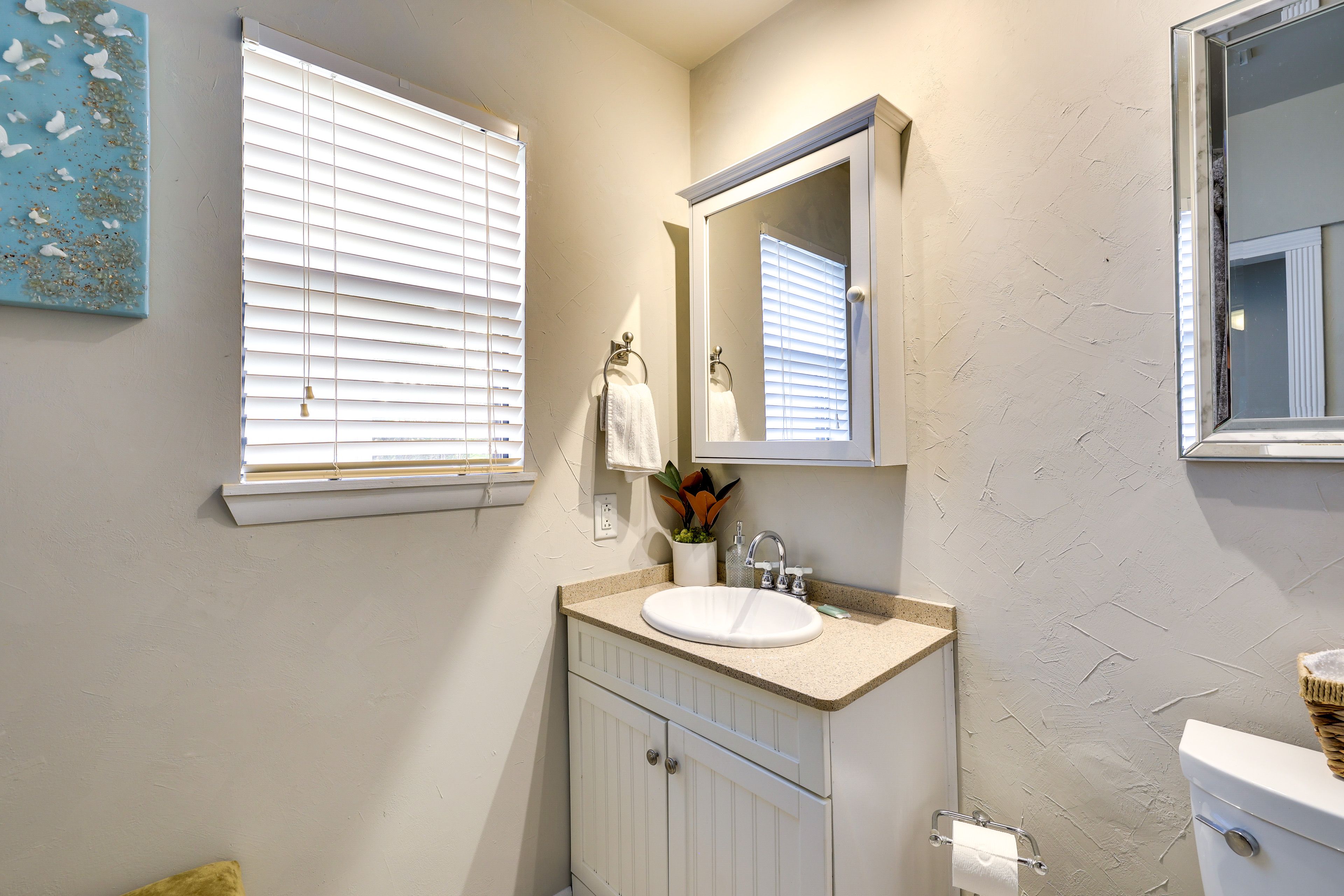 Full Bathroom | Complimentary Toiletries