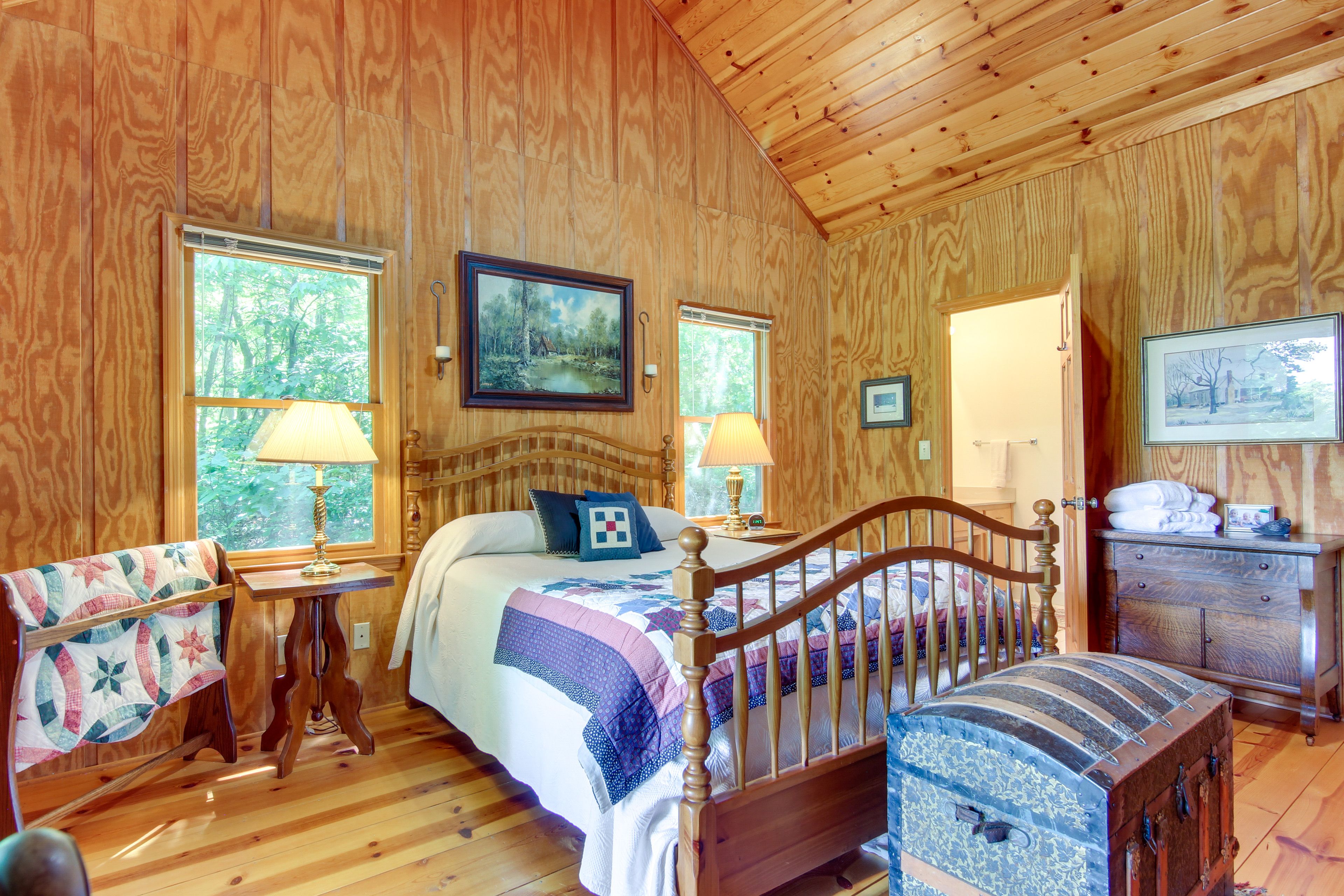 Bedroom 1 | Main Level | Queen Bed | Linens Provided